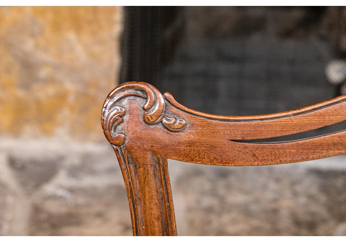 XIXe siècle Paire de chaises d'appoint anciennes de style Chippendale à dossier ruban en vente