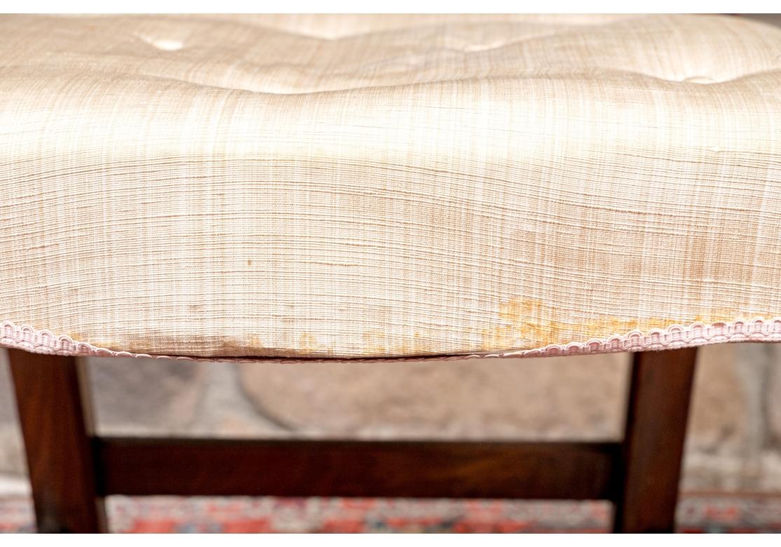 Tissu Paire de chaises d'appoint anciennes de style Chippendale à dossier ruban en vente
