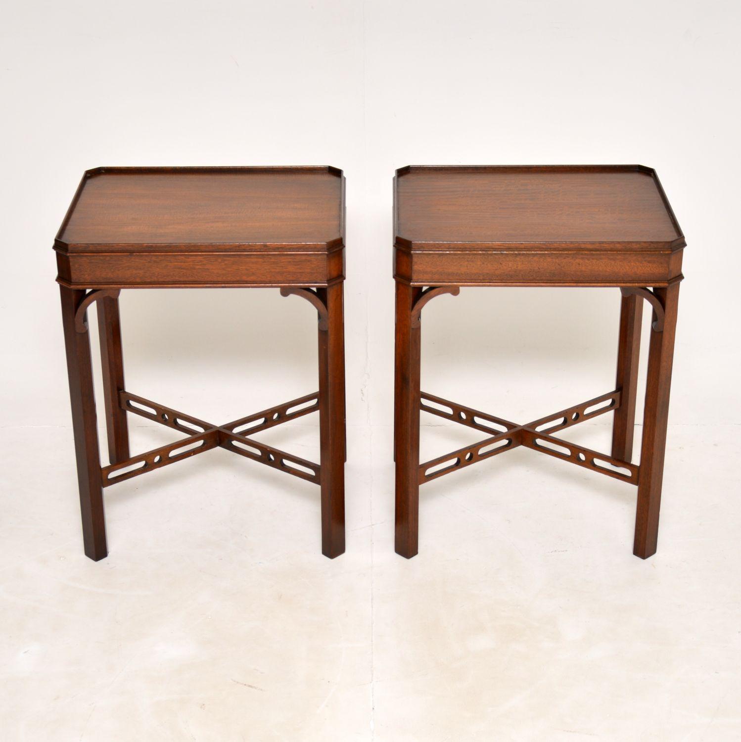 An excellent pair of antique Chippendale style side tables in wood. These were made in England, they date from around the 1930-50’s.

The quality is superb and they are a very useful size. They have beautiful pierced stretchered bases, canted
