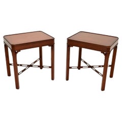 Pareja de mesas auxiliares antiguas estilo Chippendale