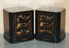 PAIR OF ANTIQUE CIR 1920 CHiNESE CHINOISERIE LACQUERED & GILT NIGHTSTAND TABLES