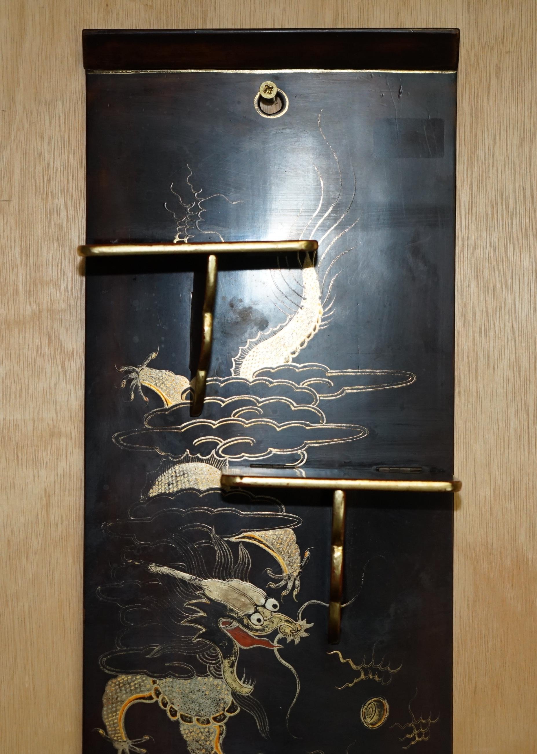 Chinois PAIRE D'ÉLÉMENTS ANTIQUES CIRCA 1900 EXPORTATION CHINOISERIE DRAGON ÉLÉMENTS PLIANTS en vente