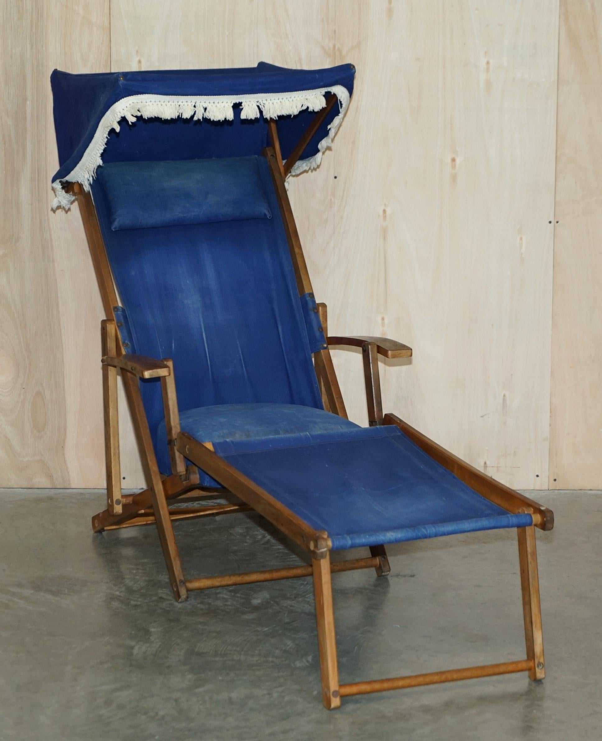 Nous sommes ravis de proposer à la vente cette paire de chaises longues à vapeur Haxyes, datant des années 1900-1920, avec auvent et repose-pieds rétractables

Une paire de fauteuils victoriens anglais originaux vraiment étonnants. Elles datent de