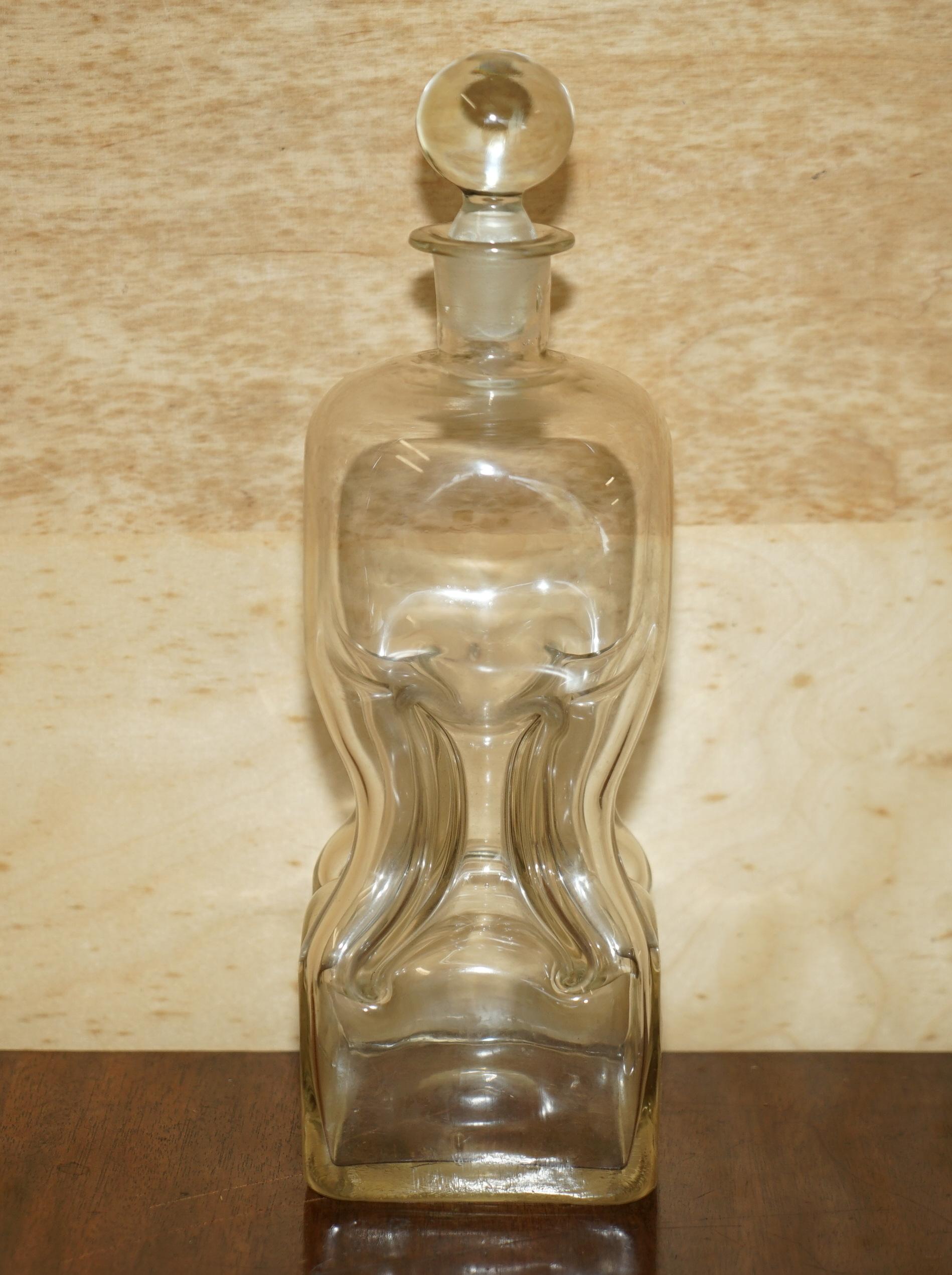 Pair of Antique circa 1900 Pinch Decanters for Serving Whiskey Bourbon Vodka Gin For Sale 2