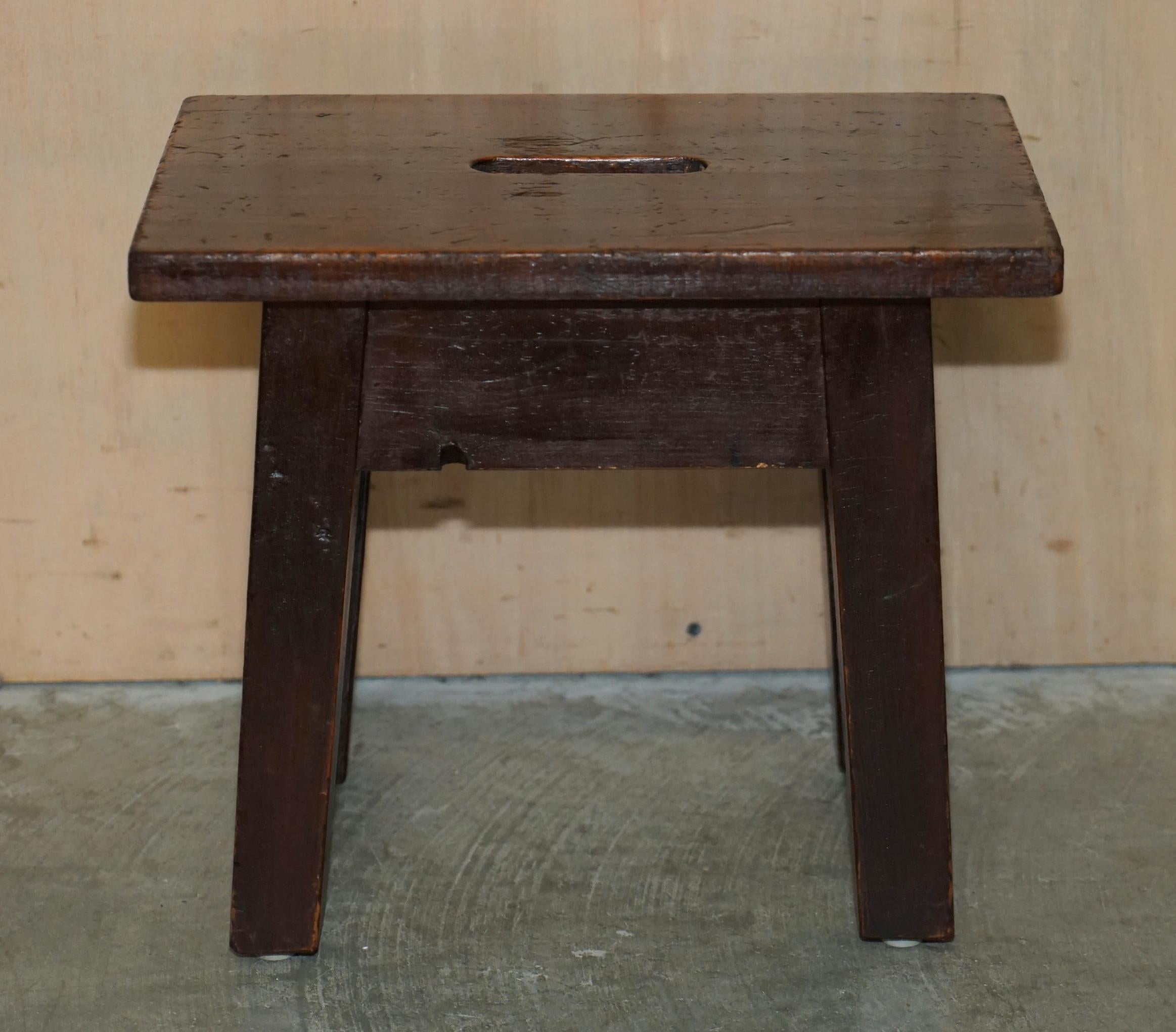 Paire de tabourets dépolis anciens datant d'environ 1910 qui forment de jolies petites tables d'appoint en vente 4
