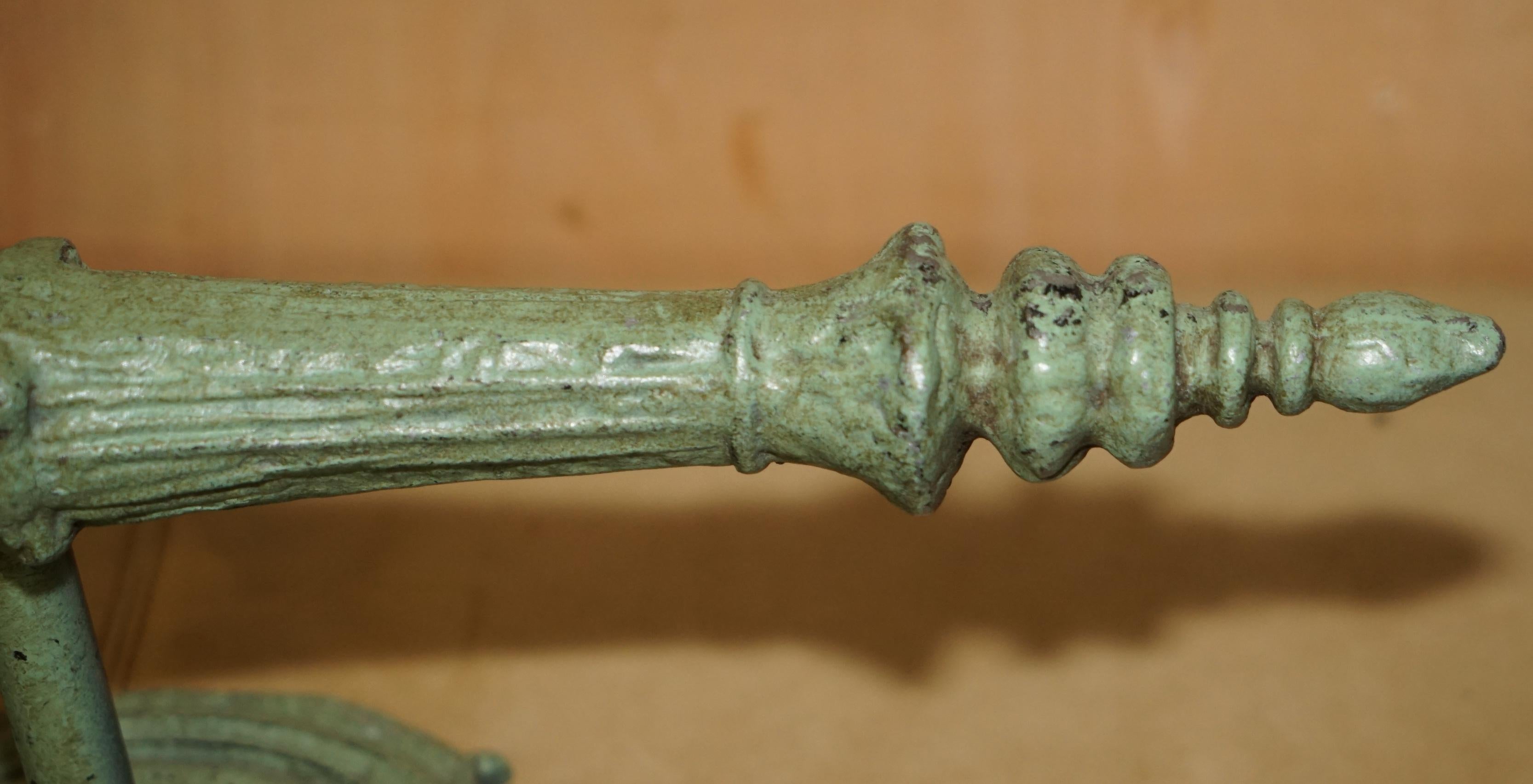 PAIR OF ANTIQUE CIRCA 1920's WALL SCONCES WITH ORIGINAL EARLY GREEN PAINT en venta 3
