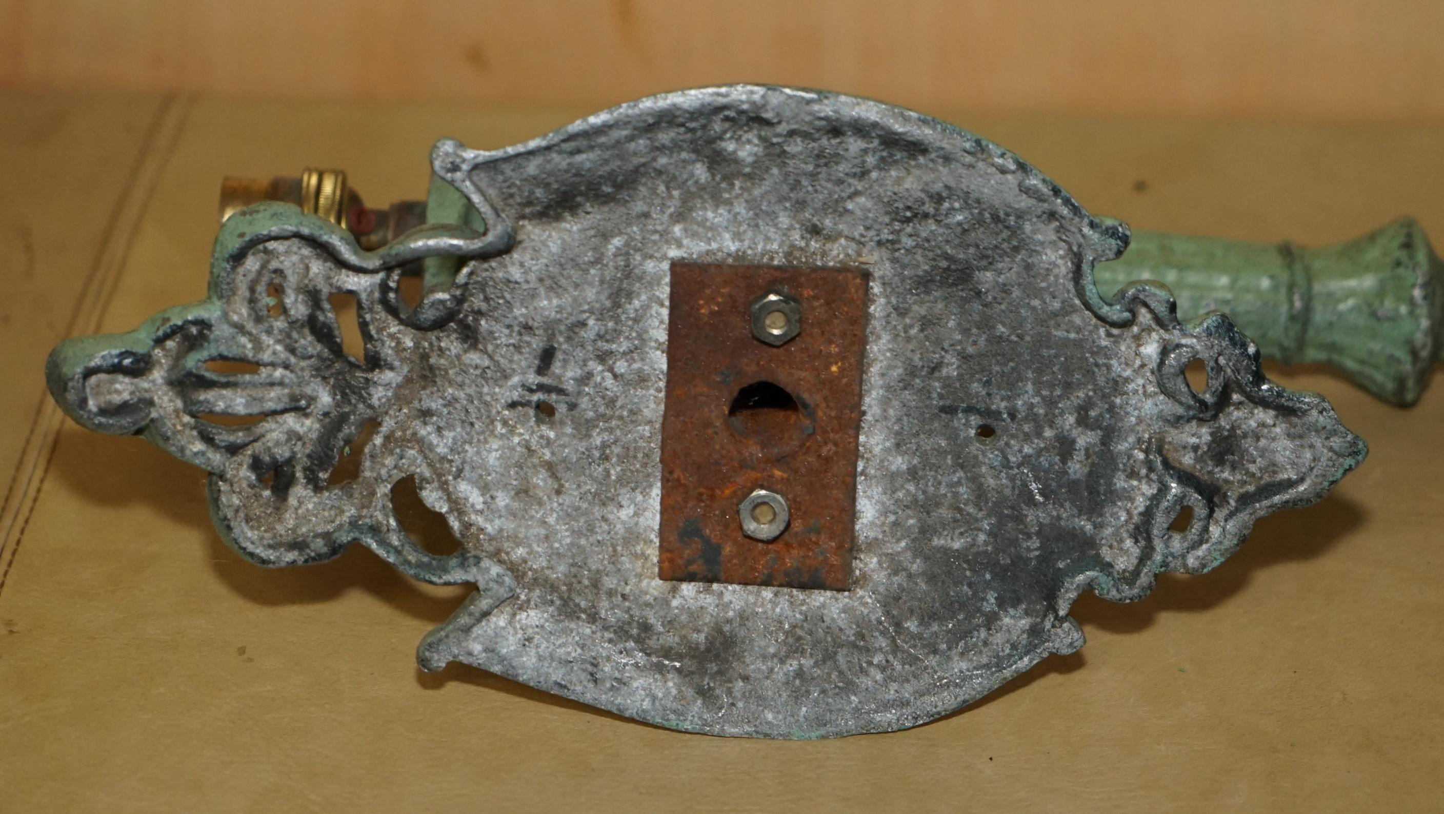 PAIR OF ANTIQUE CIRCA 1920's WALL SCONCES WITH ORIGINAL EARLY GREEN PAINT en venta 11