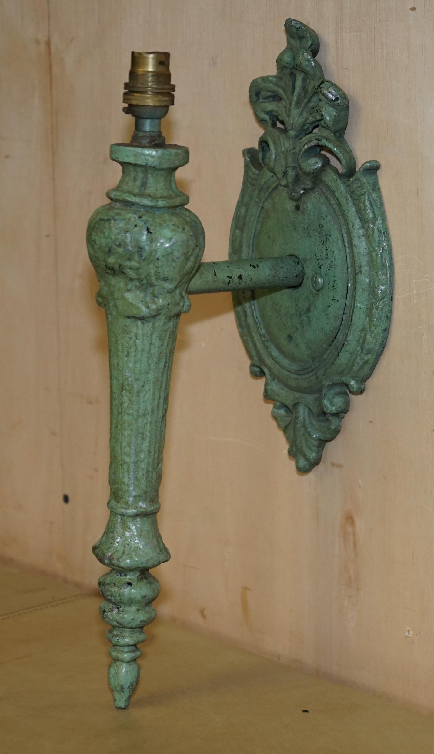 PAIR OF ANTIQUE CIRCA 1920's WALL SCONCES WITH ORIGINAL EARLY GREEN PAINT Art Decó en venta
