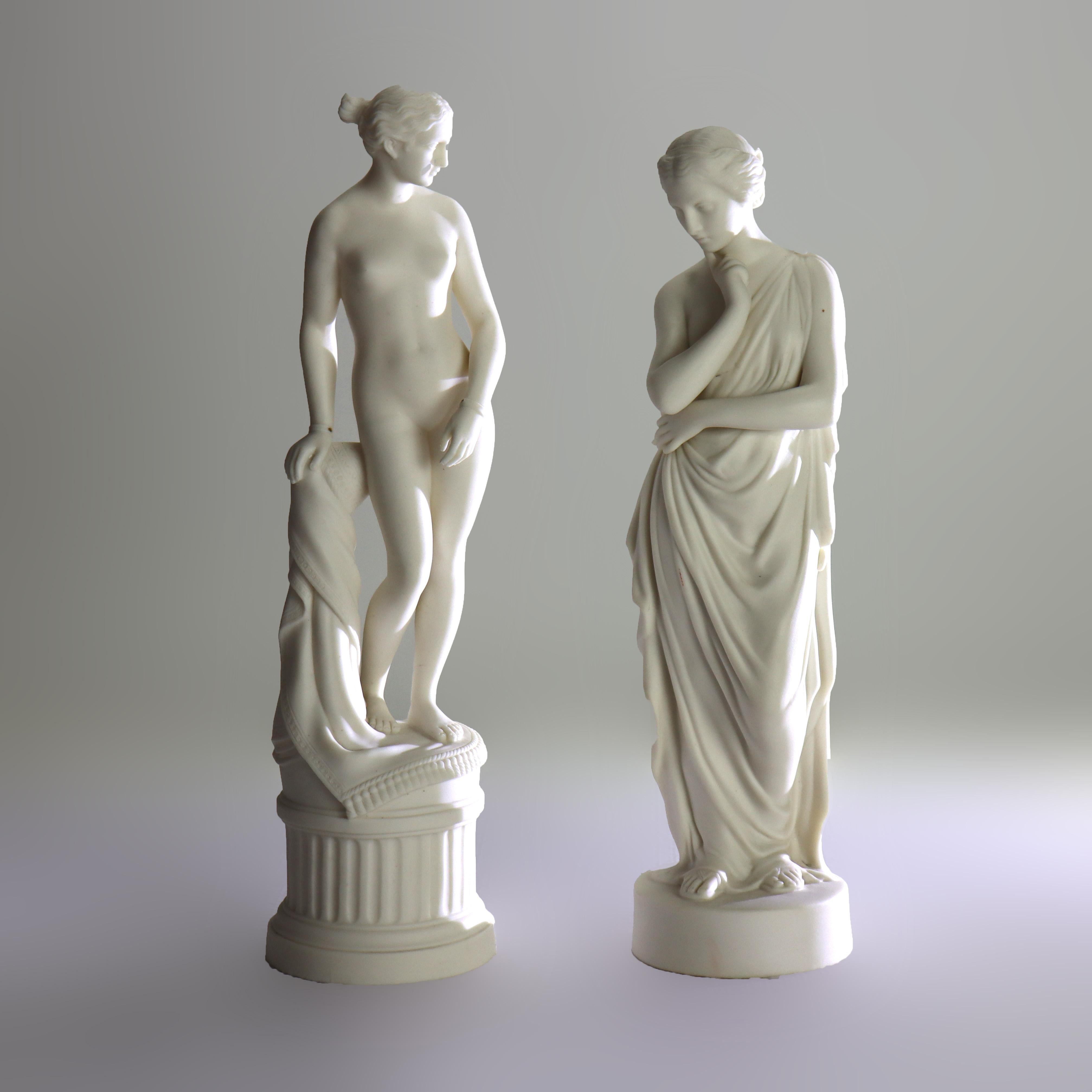 Coppia di antiche figure classiche di donne in porcellana parigina del XIX secolo
Misure: 14 3/8