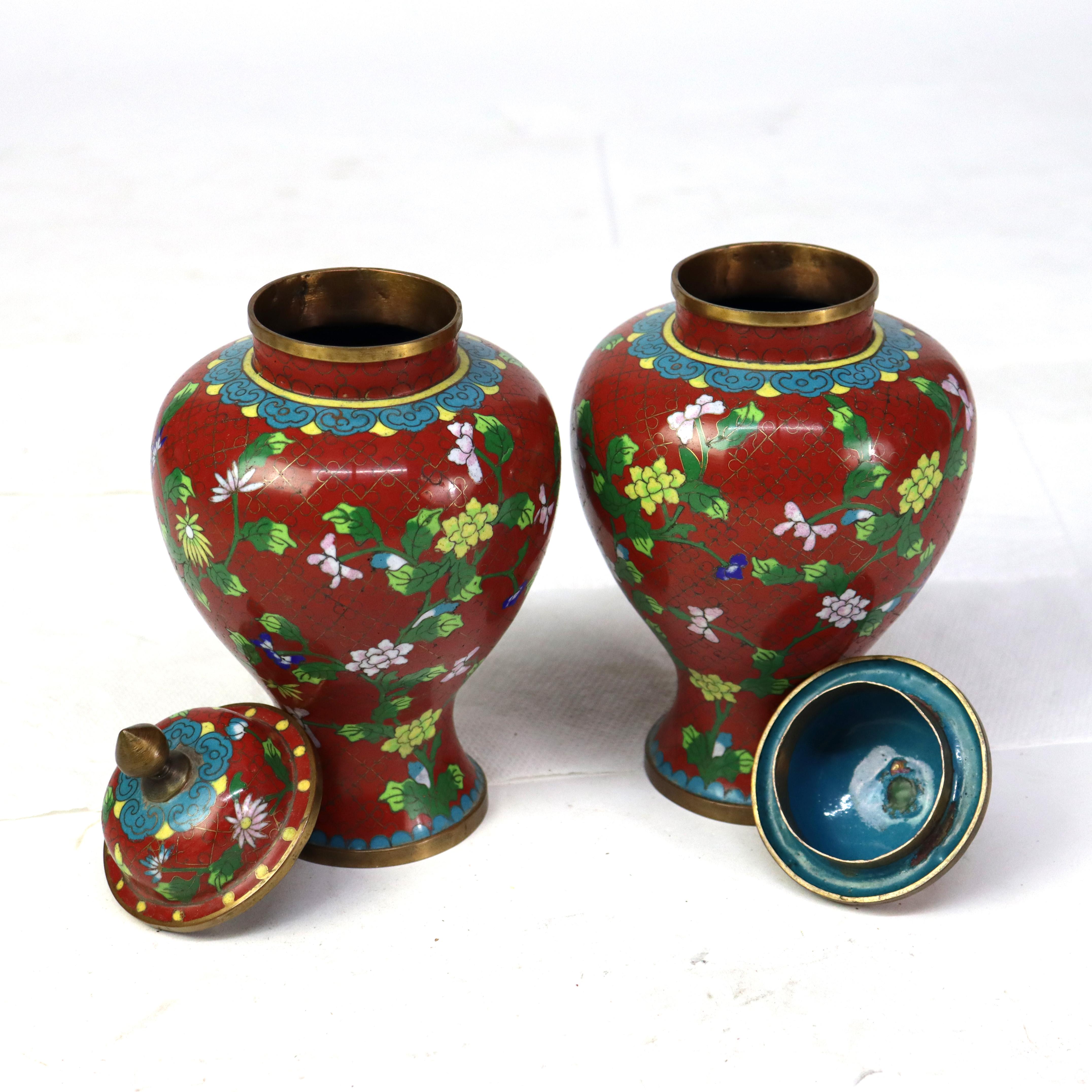 Paire de pots à gingembre anciens en cloisonné et émaillés, datant de 1910.   
Dimensions - 8,5 