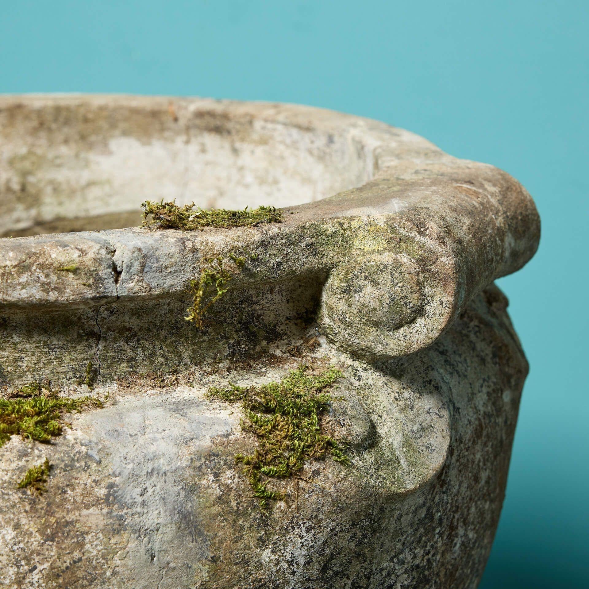 Anglais Paire de pots de jardin anciens de style Compton à volutes en vente