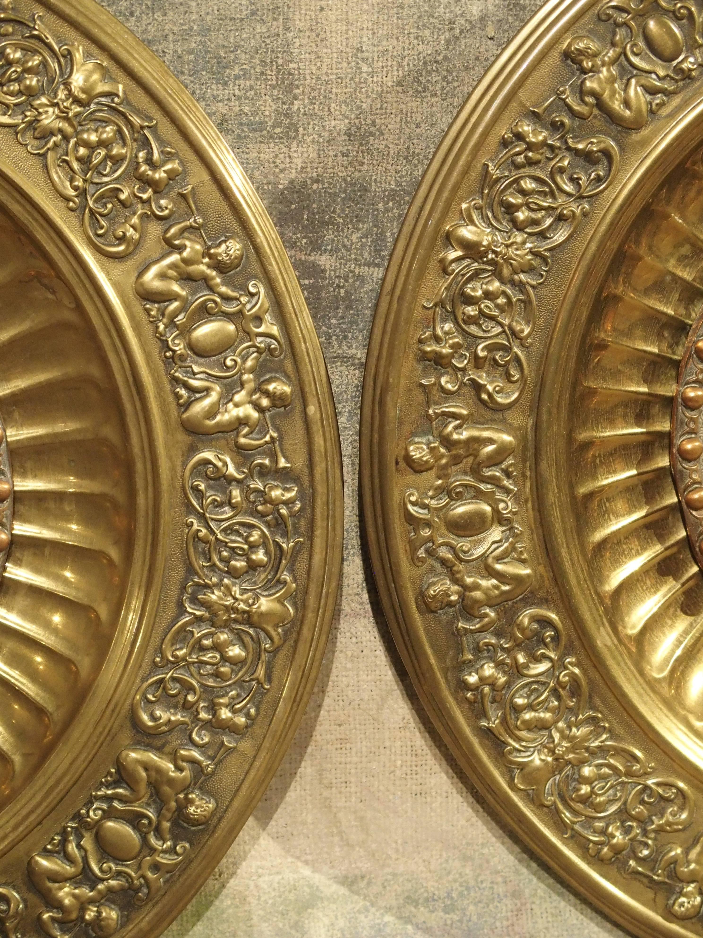 Pair of Antique Copper and Brass Repousse Platters from Spain, circa 1900 In Good Condition In Dallas, TX