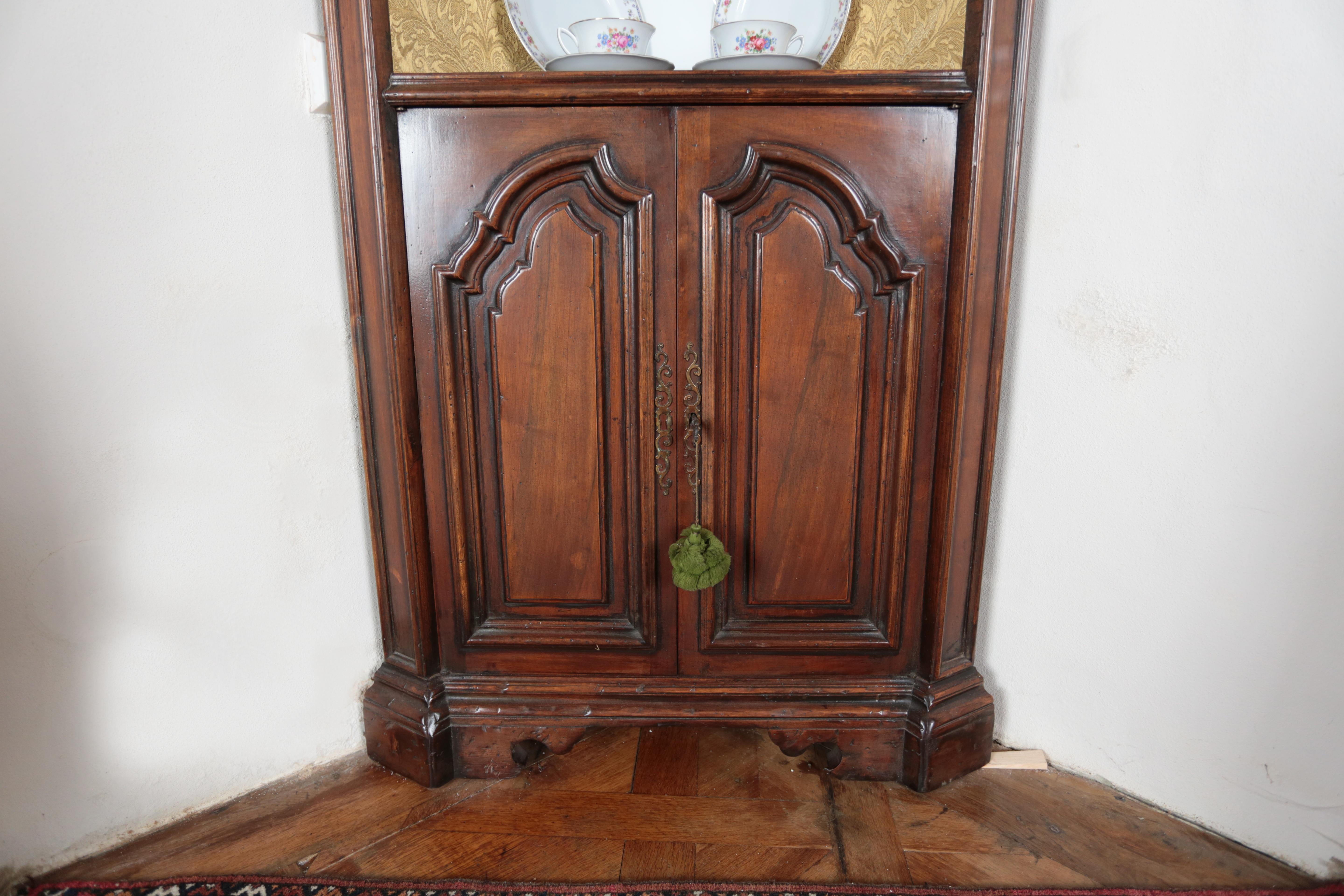 French Pair of antique corner cabinets For Sale
