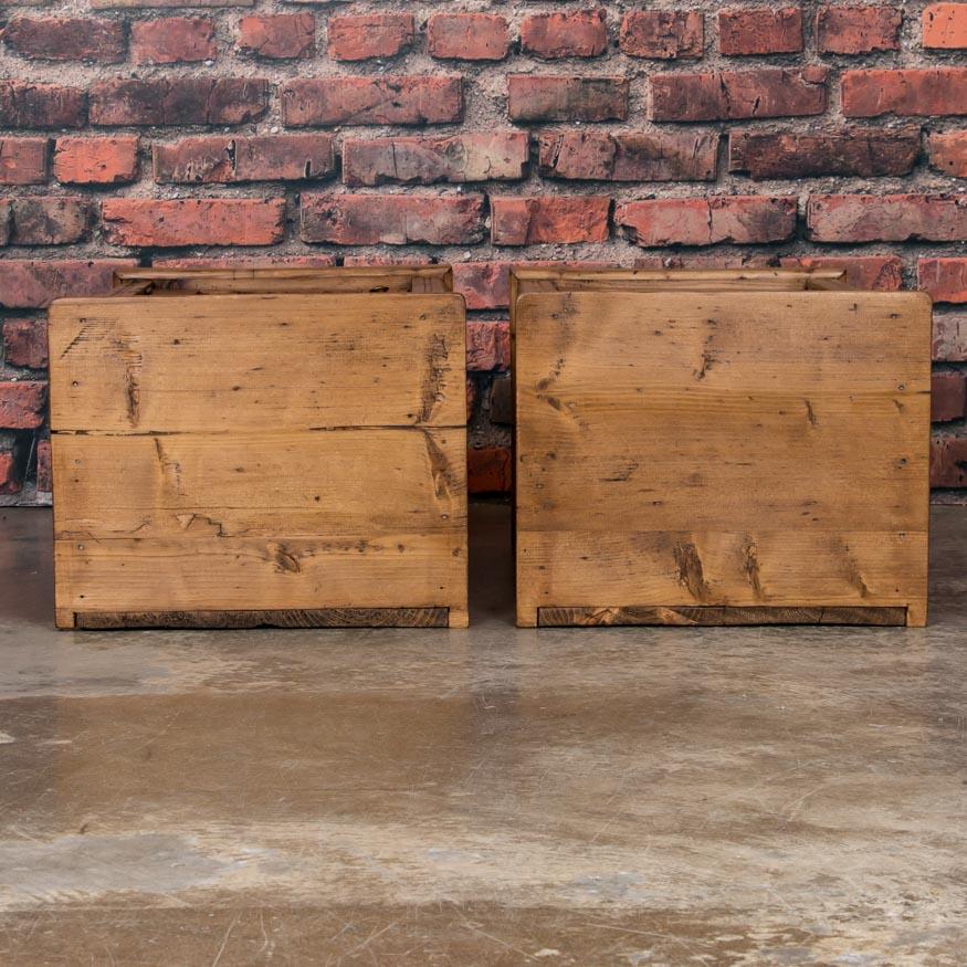 Pair of Antique Country Pine Nightstands (Kiefernholz)