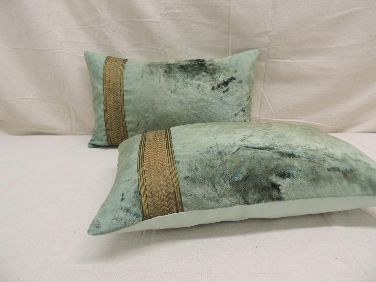 Pair of Antique Crushed Velvet Green and Gold Lumbar Decorative Pillows In Good Condition In Oakland Park, FL