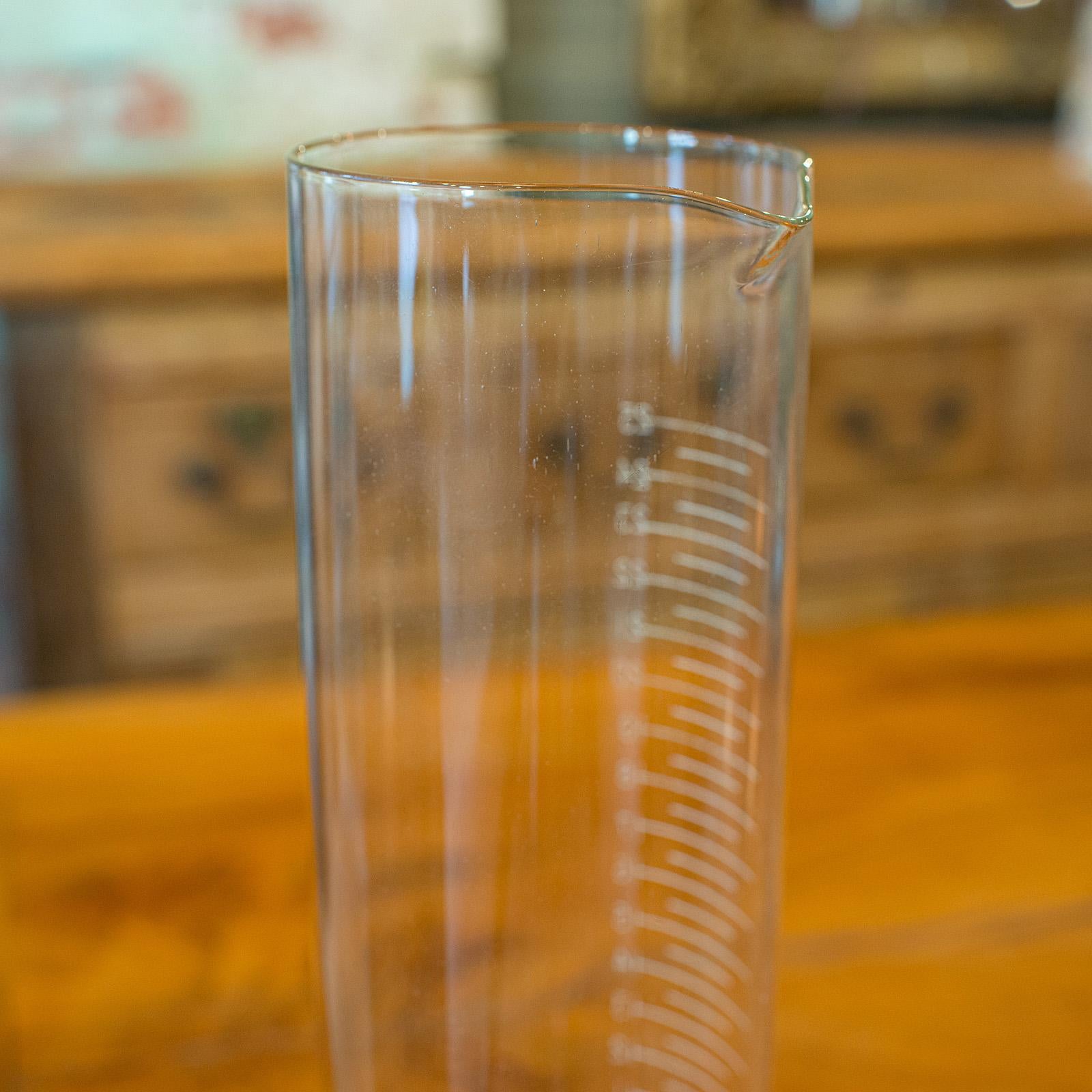 Coppia di antiche misure doganali e di accise, inglesi, bicchieri di vetro acidato C.C. 1920 in vendita 1