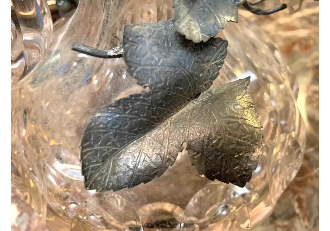 Paire de carafes antiques à poignée en cristal taillé avec décoration de vigne en tôle en vente 12