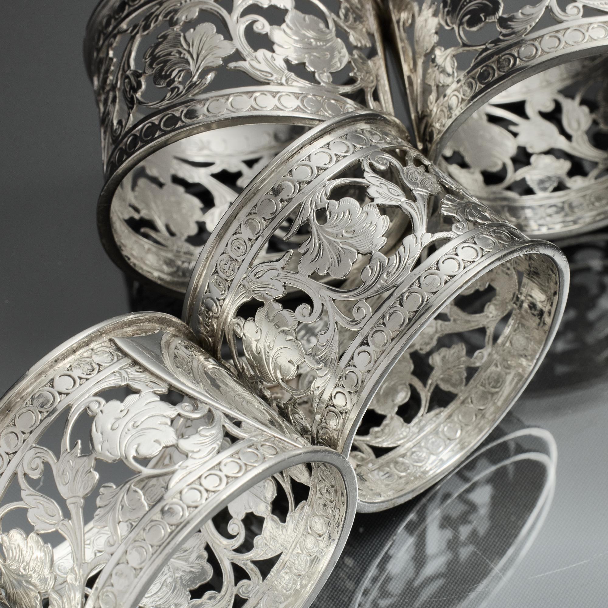 British Set of six numbered silver napkin rings For Sale