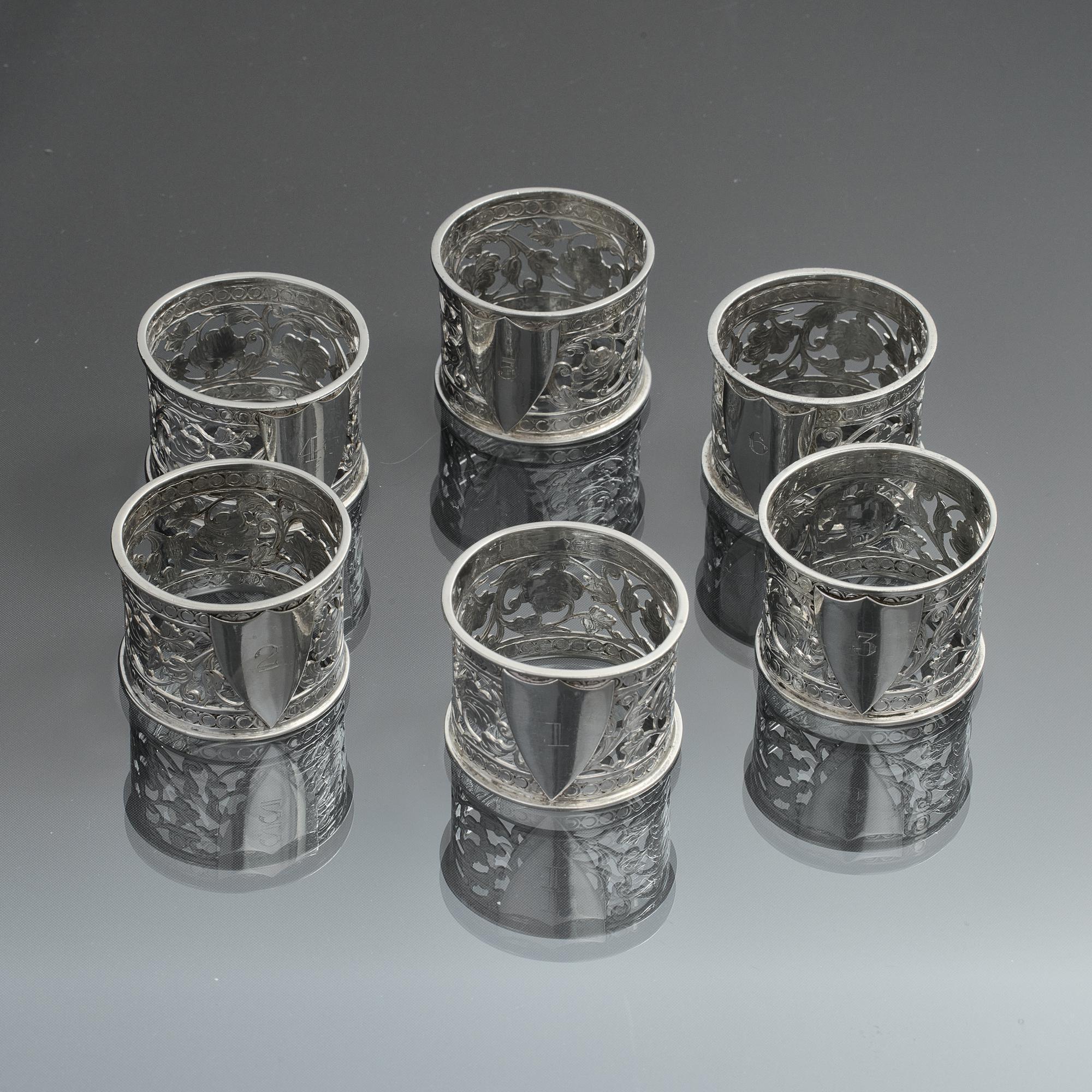 Set of six numbered silver napkin rings In Good Condition For Sale In London, GB