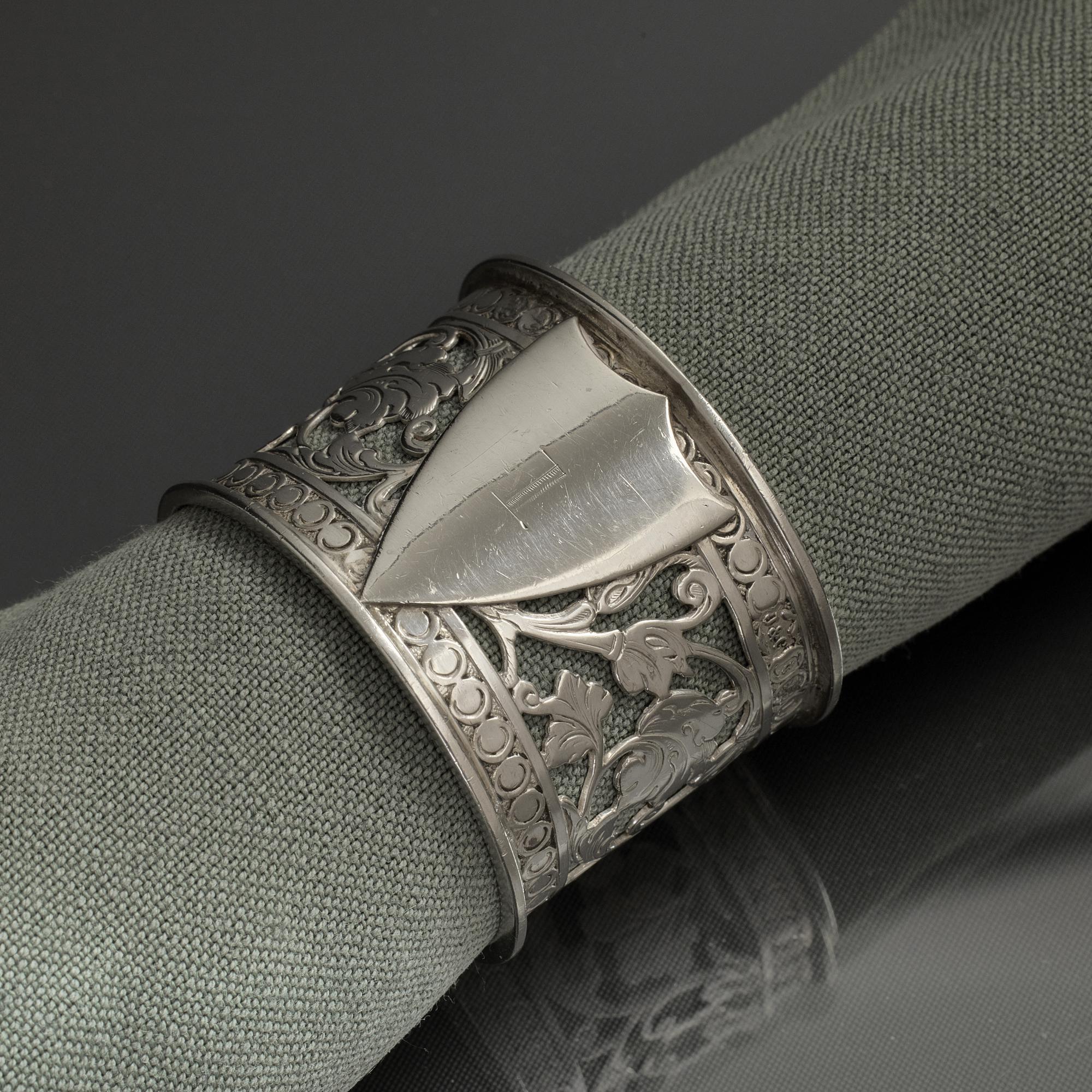 20th Century Set of six numbered silver napkin rings For Sale
