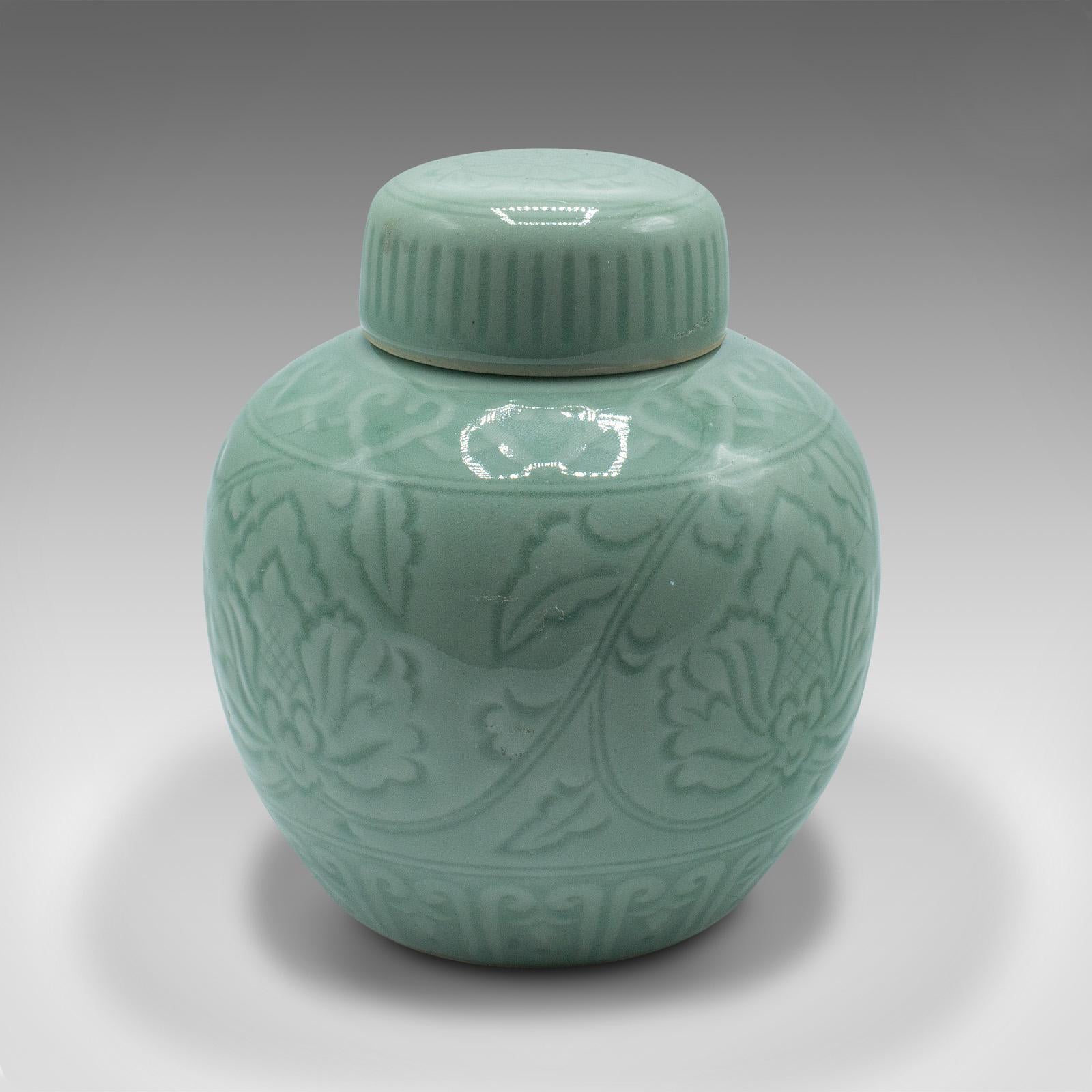 XIXe siècle Paire de pots à épices décoratifs anciens, chinois, céladon, céramique, victorien en vente