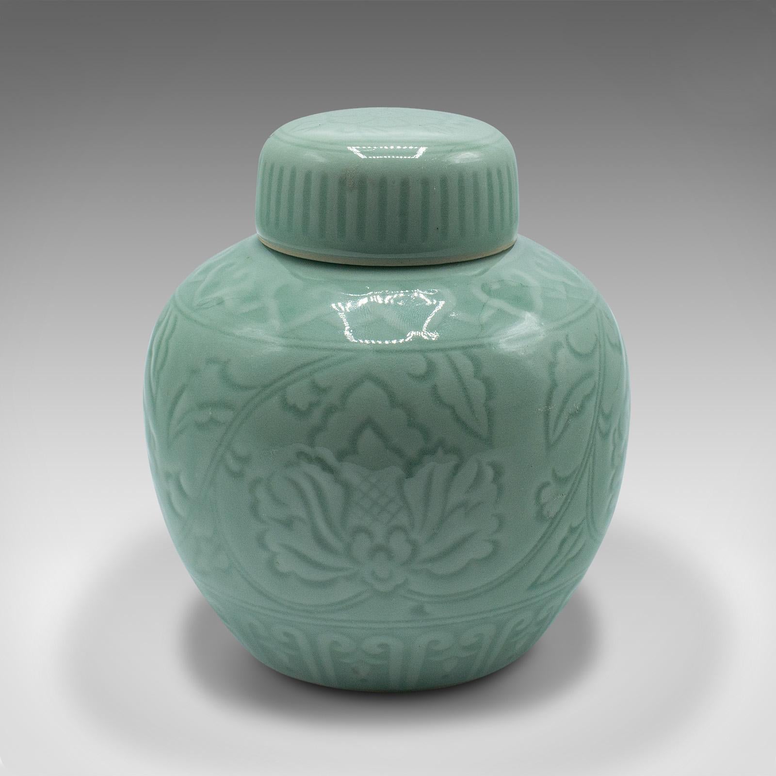 Céramique Paire de pots à épices décoratifs anciens, chinois, céladon, céramique, victorien en vente