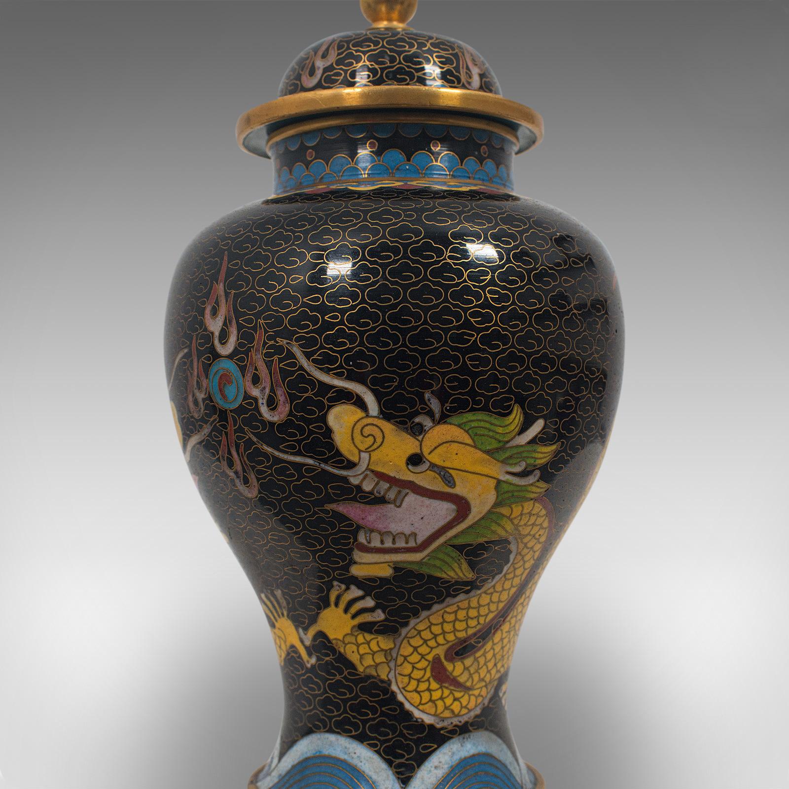 Paire de pots à épices décoratifs anciens, chinois, cloisonnés, urne à balustre vers 1900 en vente 5