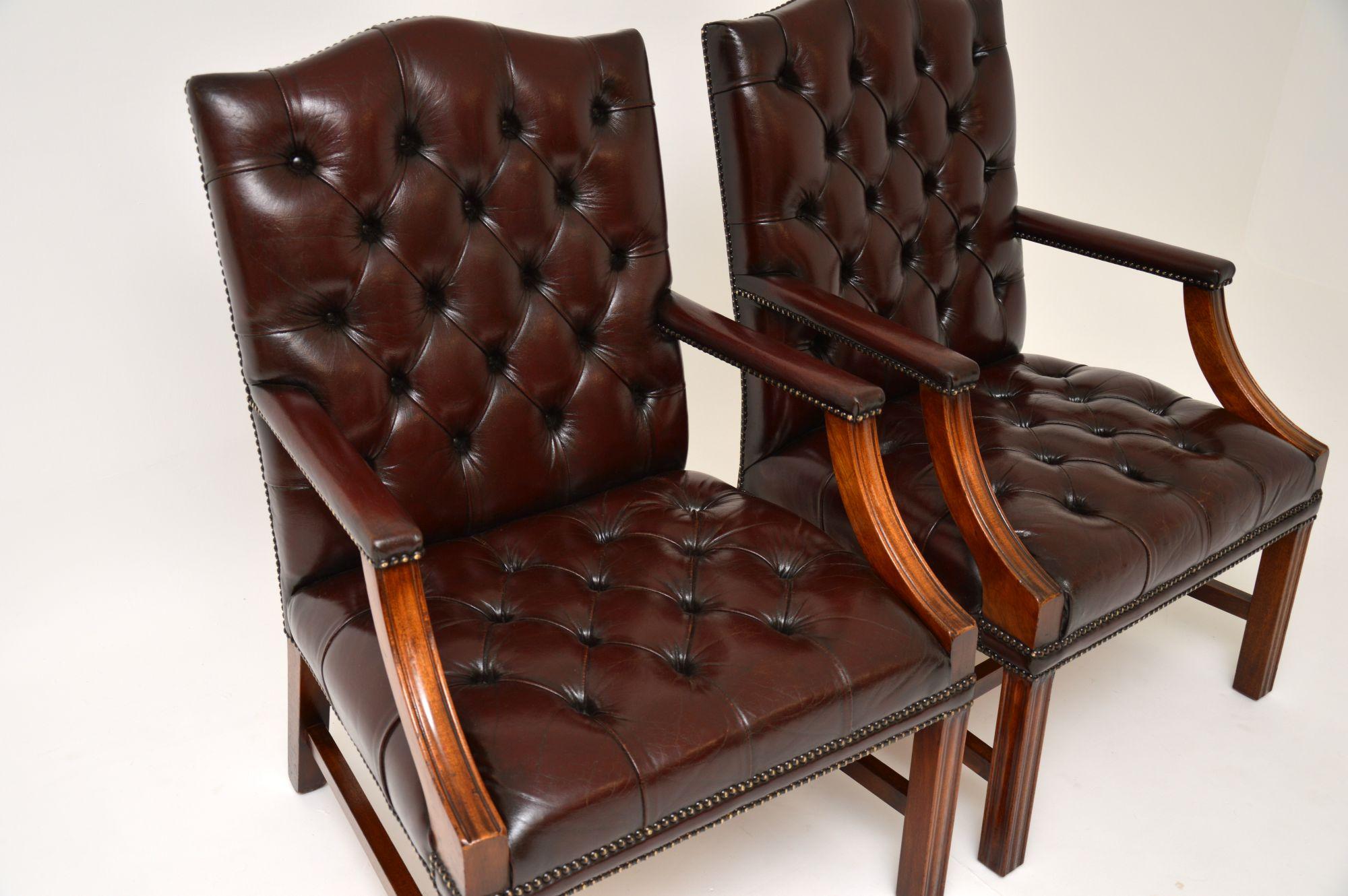 Pair of Antique Deep Buttoned Leather Library Armchairs In Good Condition In London, GB