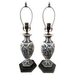 Paire de lampes anciennes de Delft