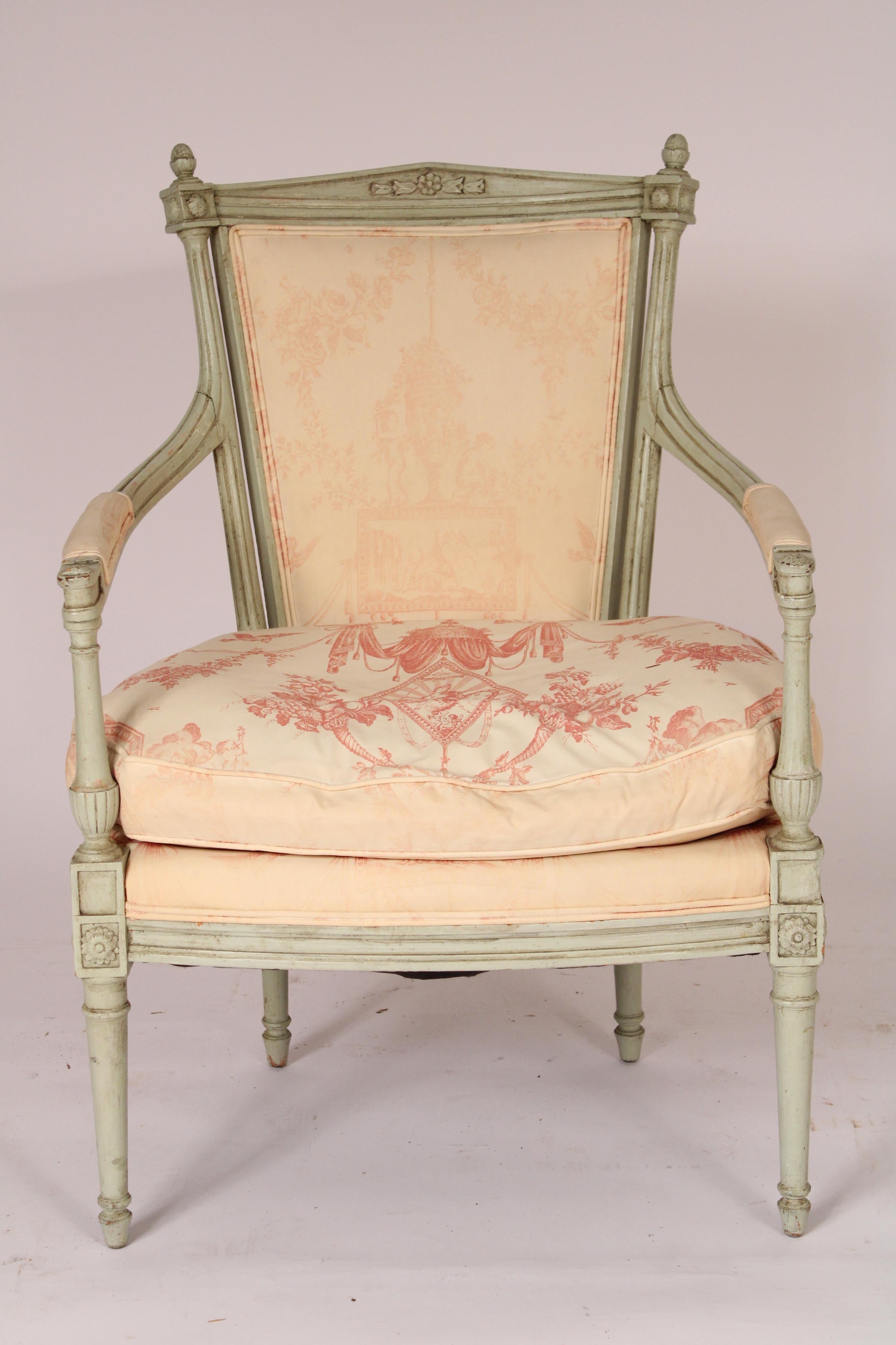 Paar antike bemalte Sessel im Directoire-Stil (Französisch) im Angebot