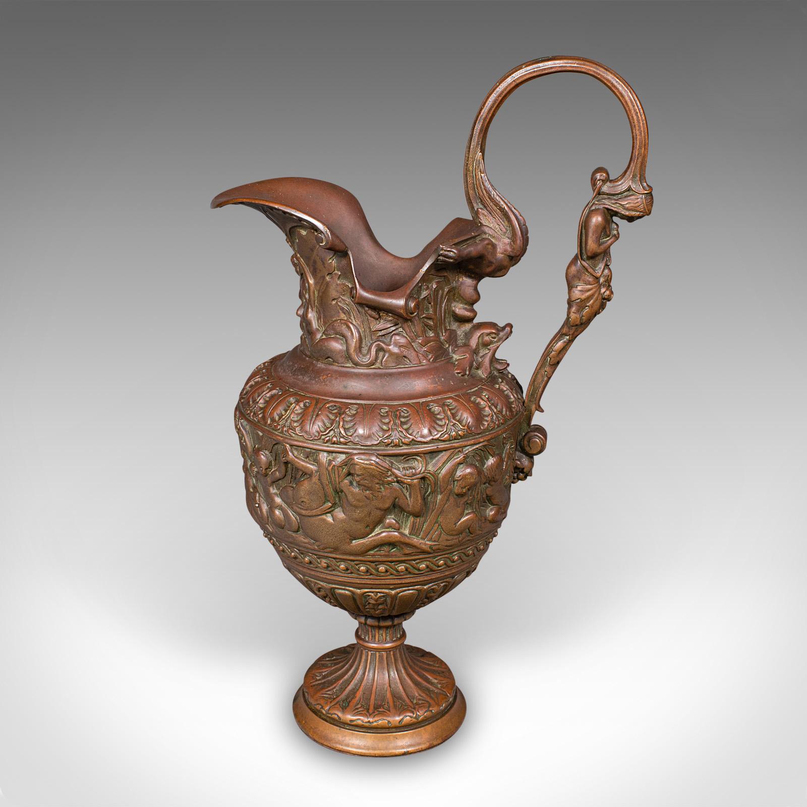 Paire d'urnes anciennes, italiennes, en bronze, aiguières, décor de grand tour, victoriennes en vente 4