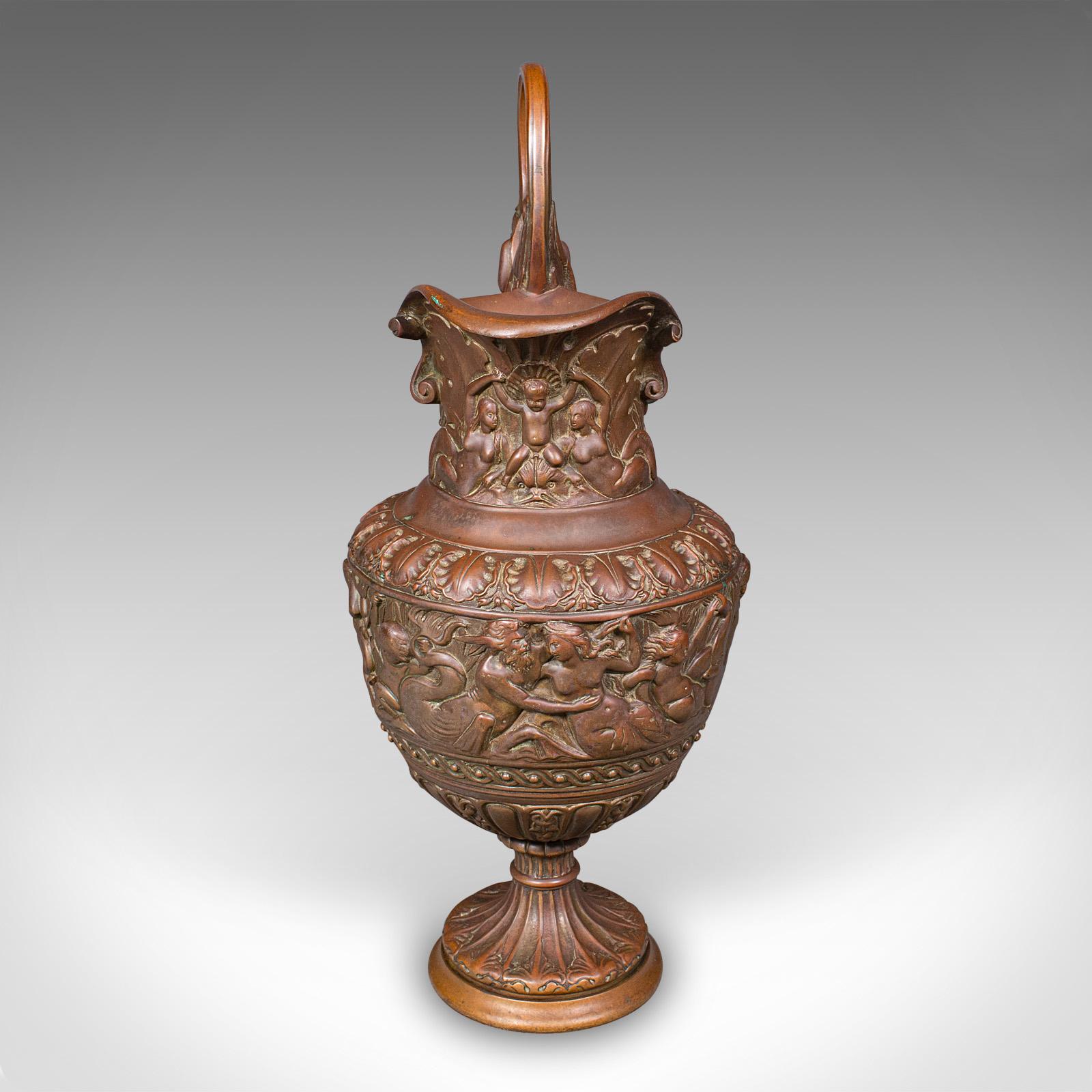 Grand Tour Paire d'urnes anciennes, italiennes, en bronze, aiguières, décor de grand tour, victoriennes en vente