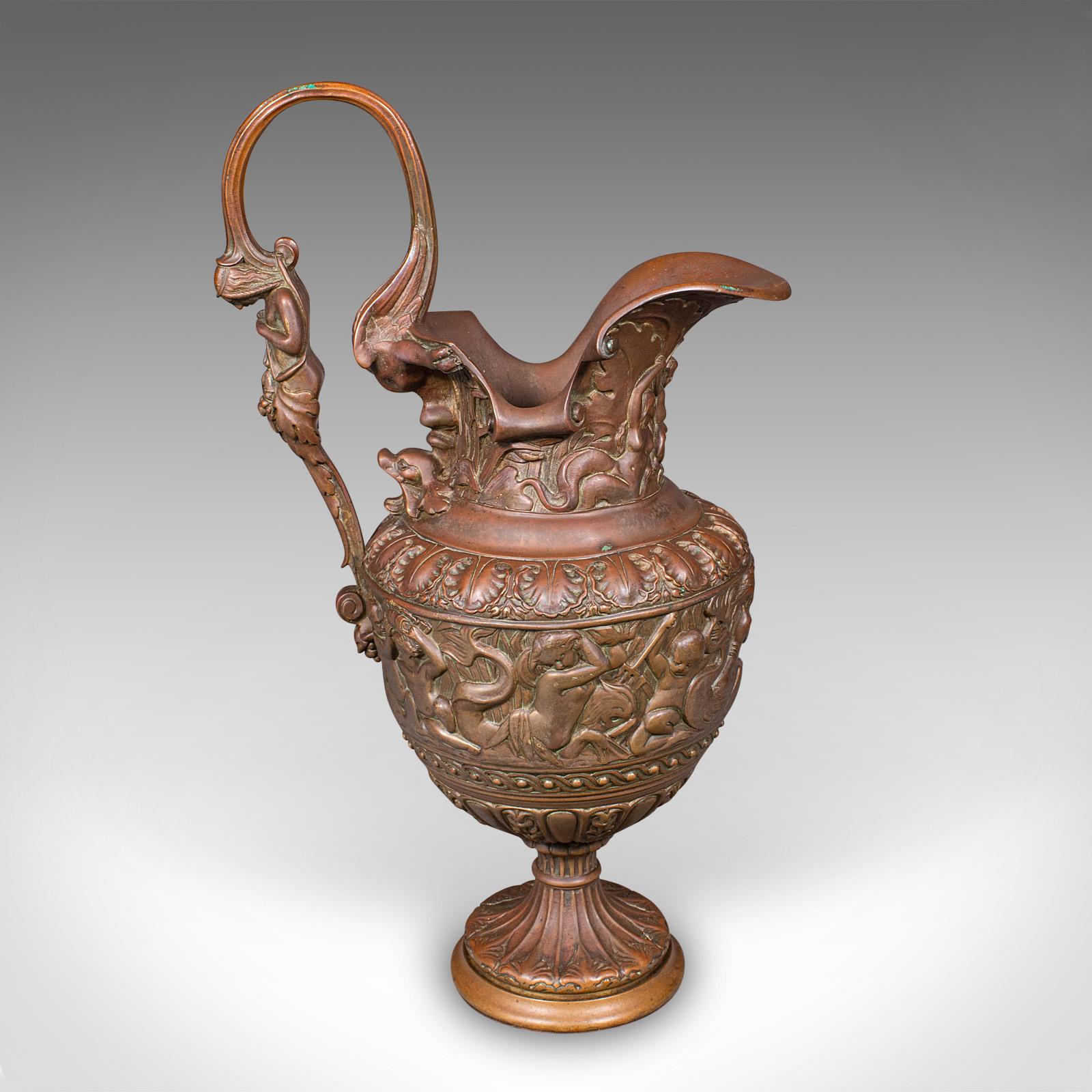 Paire d'urnes anciennes, italiennes, en bronze, aiguières, décor de grand tour, victoriennes Bon état - En vente à Hele, Devon, GB