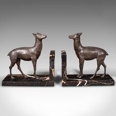 Paire de serre-livres anciens en forme de biche, anglais, cerf en bronze émaillé, édouardien