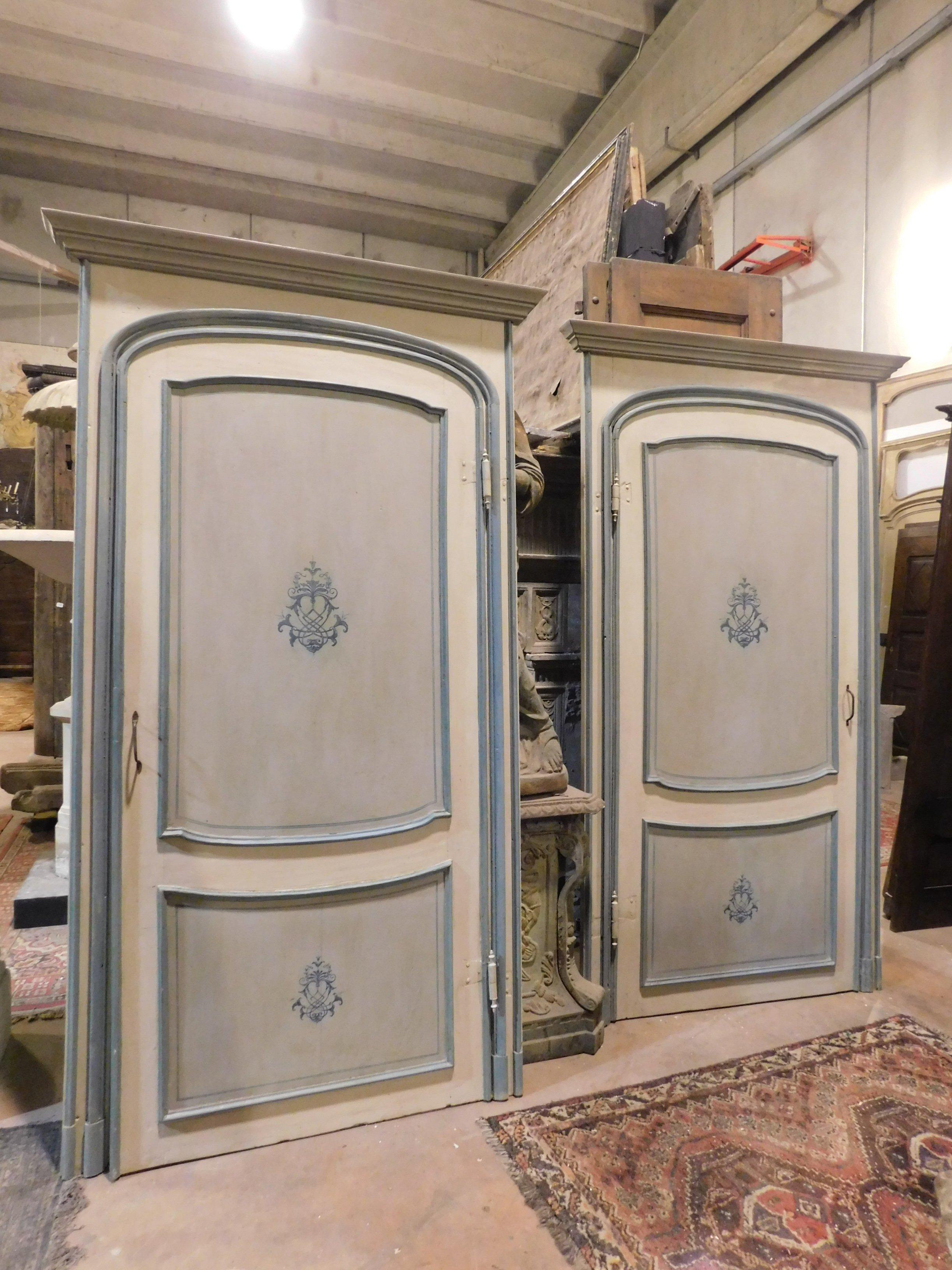 Pair of 2 antique doors painted with original frame, blue and gray colors with painted central emblem, beautiful on both sides, painted the same and already perfectly restored. Built in the 1700s for a noble palace in Italy.
One opens to pull right