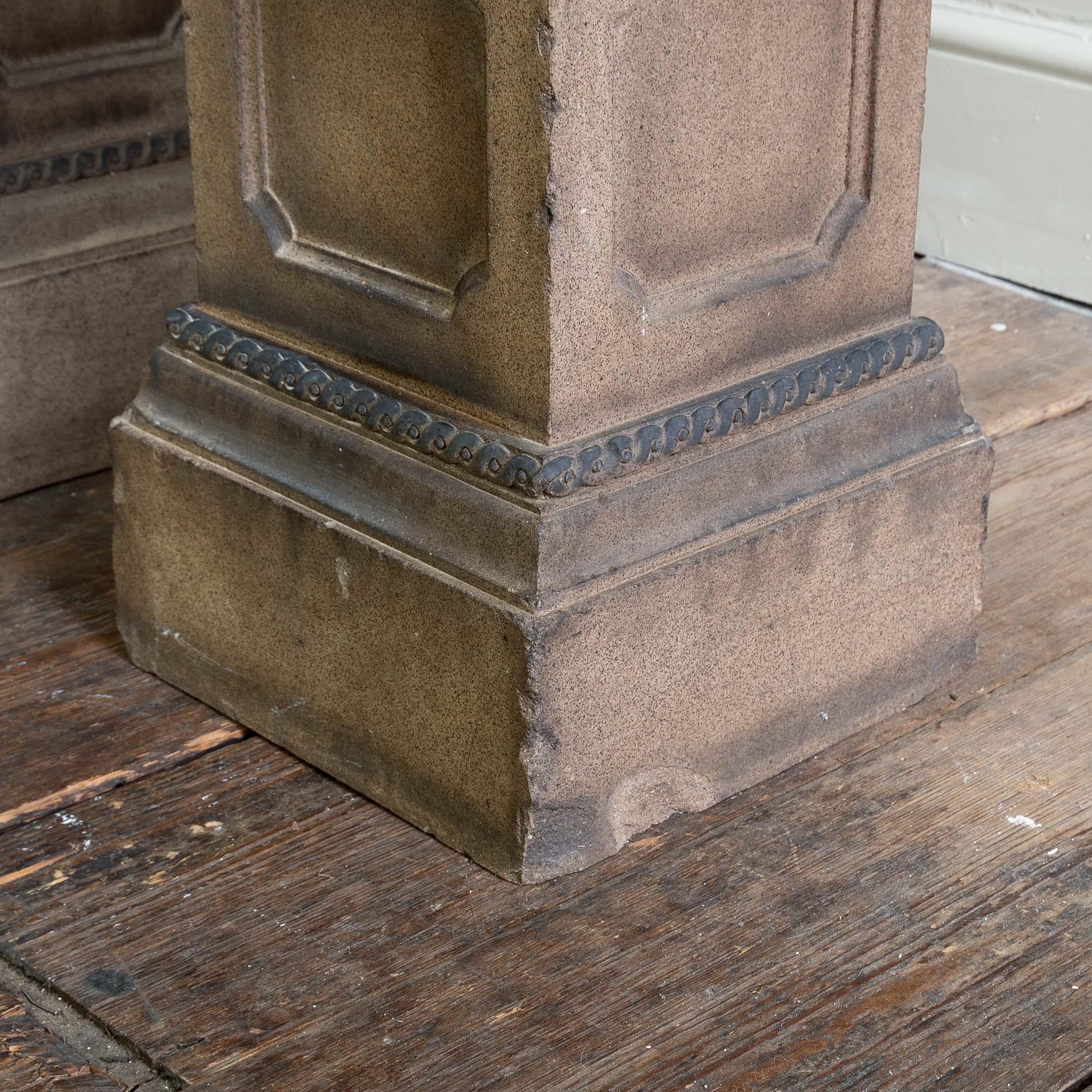 Paar antike Doulton Lambeth-Steinzeugurnen auf Ständern im Angebot 6