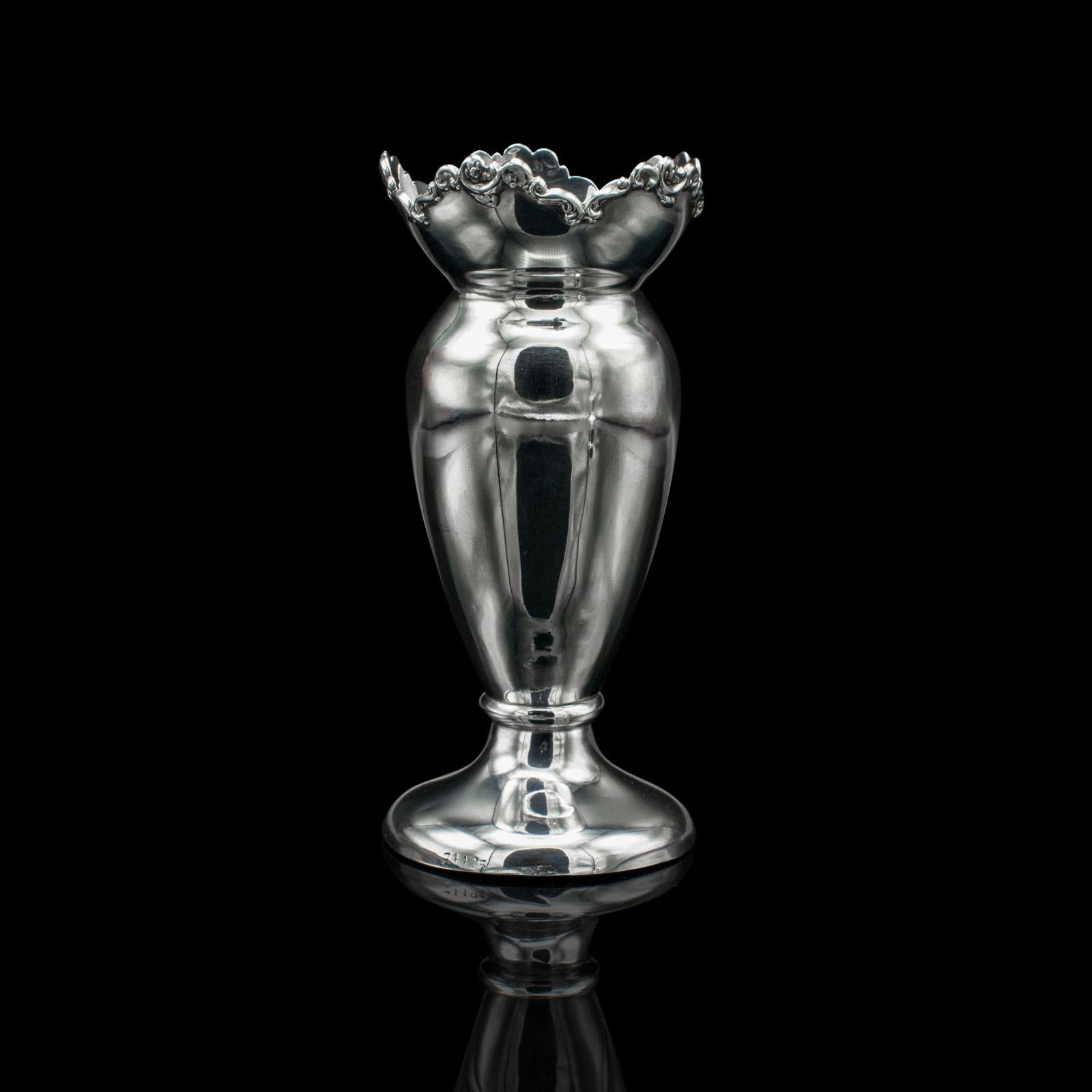 Britannico Coppia di coppe antiche a forma di uovo d'anatra, inglese, argento, vaso, edoardiano, con marchio 1904 in vendita