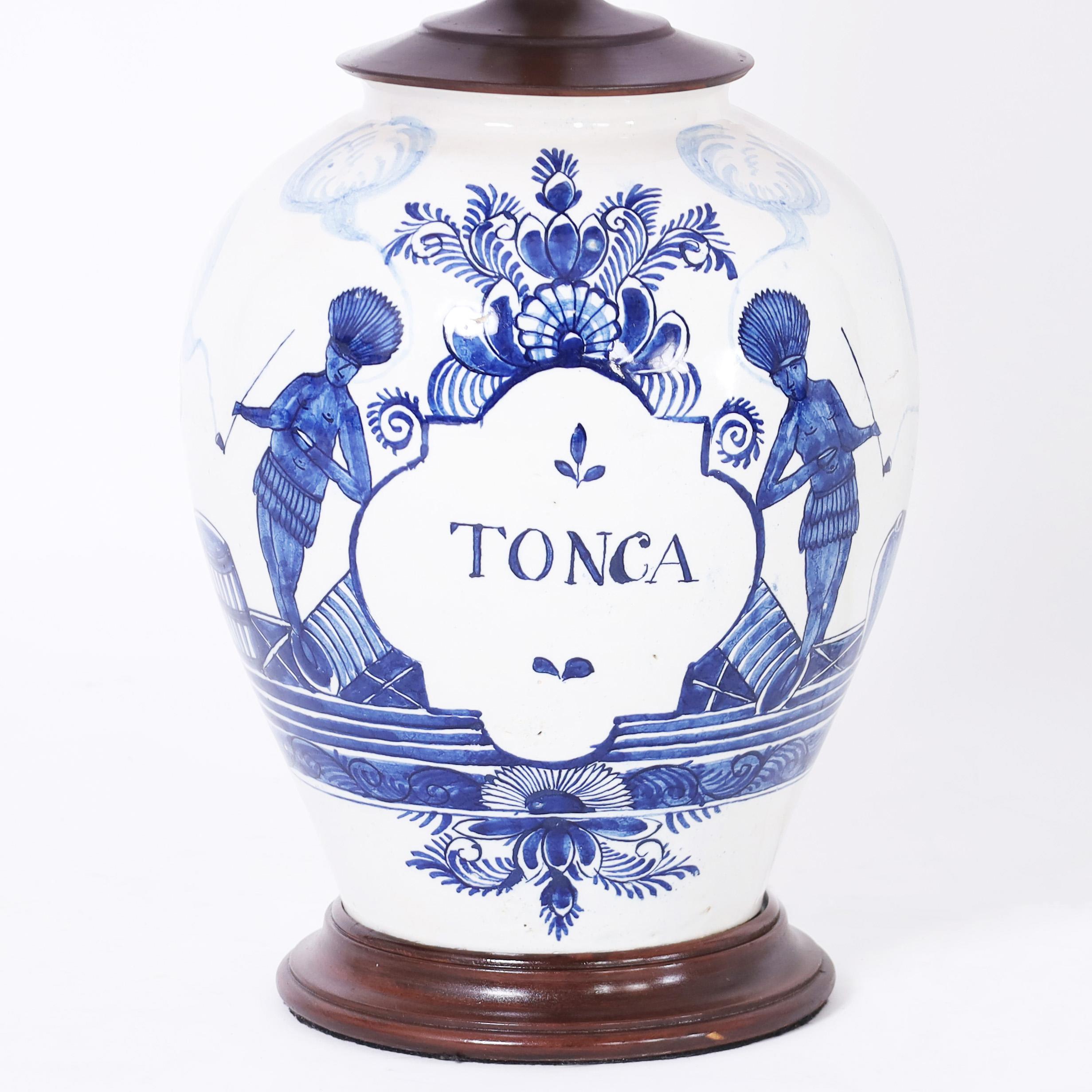 Paar antike niederländische blau-weiße Porzellan-Tabakglas-Tischlampen aus Porzellan (Gedrechselt) im Angebot