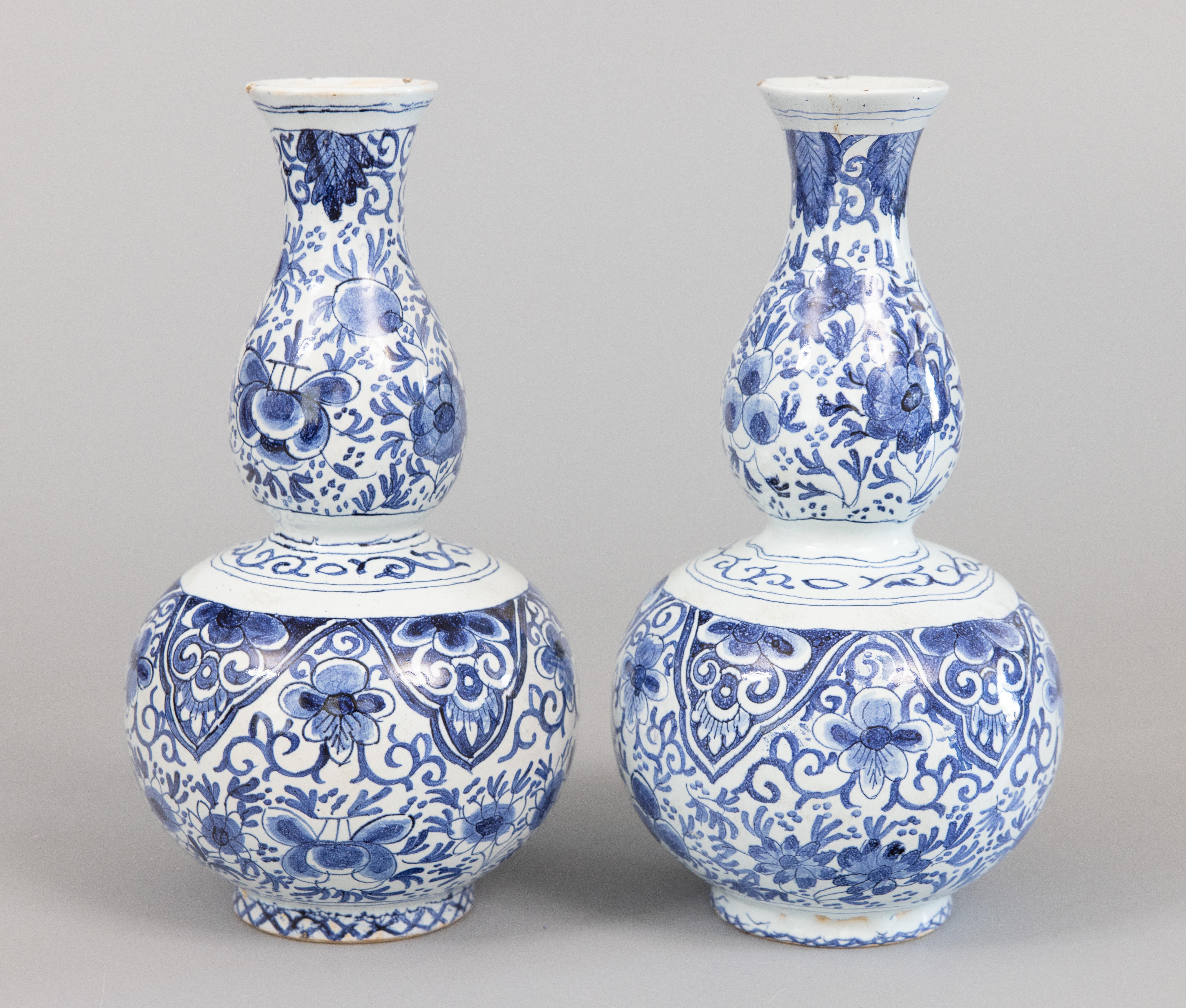 Pair of Antique Dutch Delft Faience Double Gourd Vases, circa 1800 In Good Condition In Pearland, TX