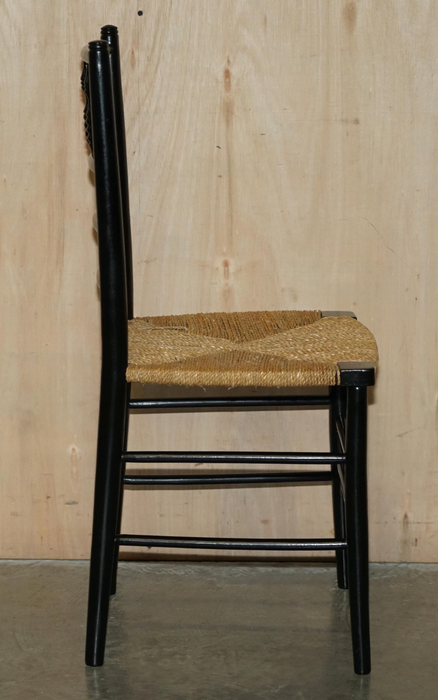 Jonc Paire de chaises d'appoint anciennes William Morris du Sussex en bois d'ébène vues au musée v&a
