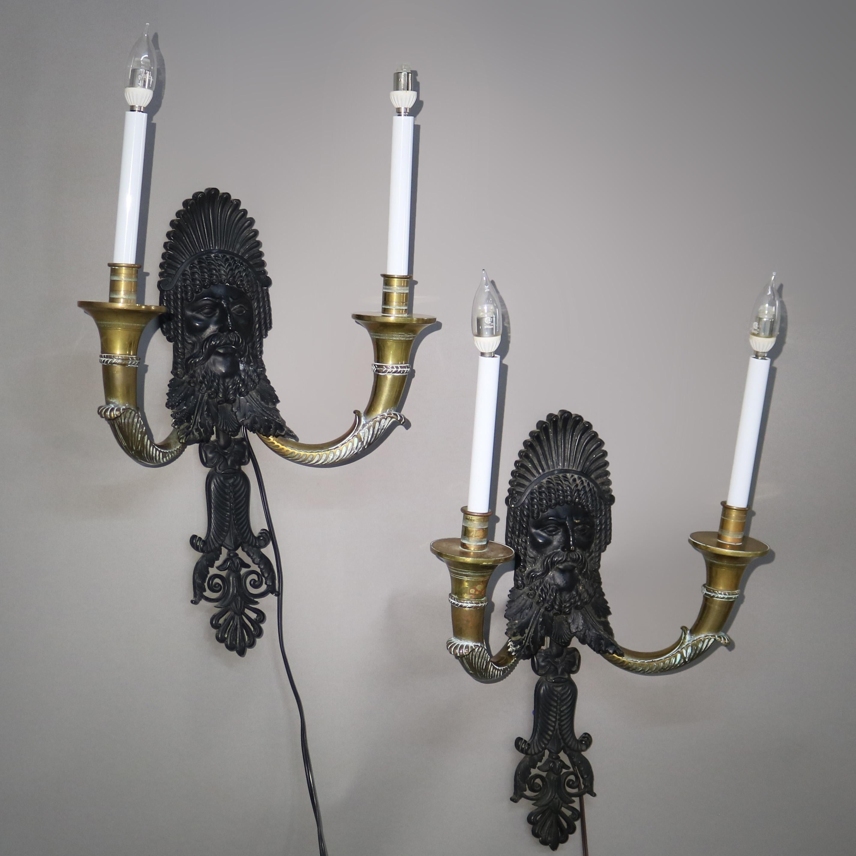Pareja de apliques antiguos de bronce ebonizado y latón con la figura de un jefe indio C1920

Medidas - 26,5