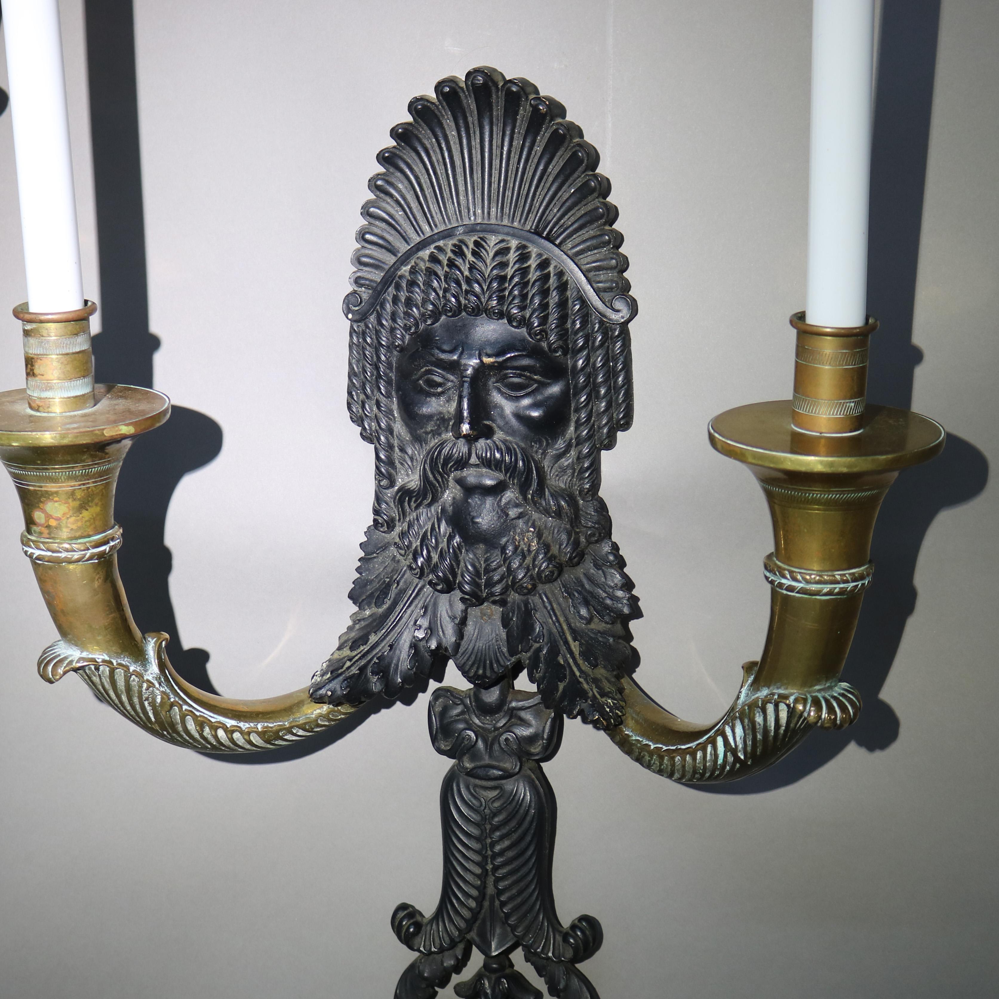 Pareja de apliques antiguos de bronce ebonizado y latón con la figura de un jefe indio C1920 Latón en venta