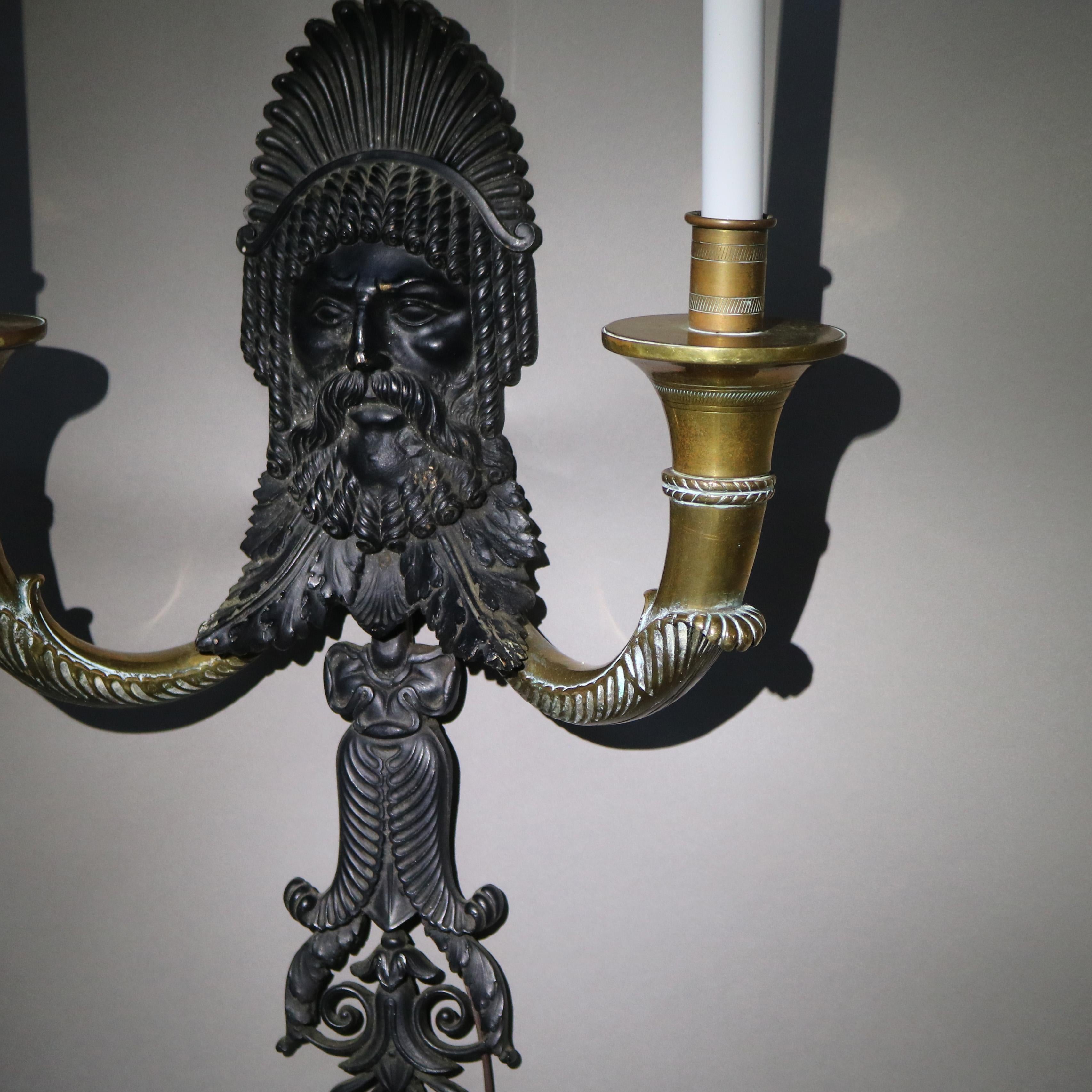 Pareja de apliques antiguos de bronce ebonizado y latón con la figura de un jefe indio C1920 en venta 1