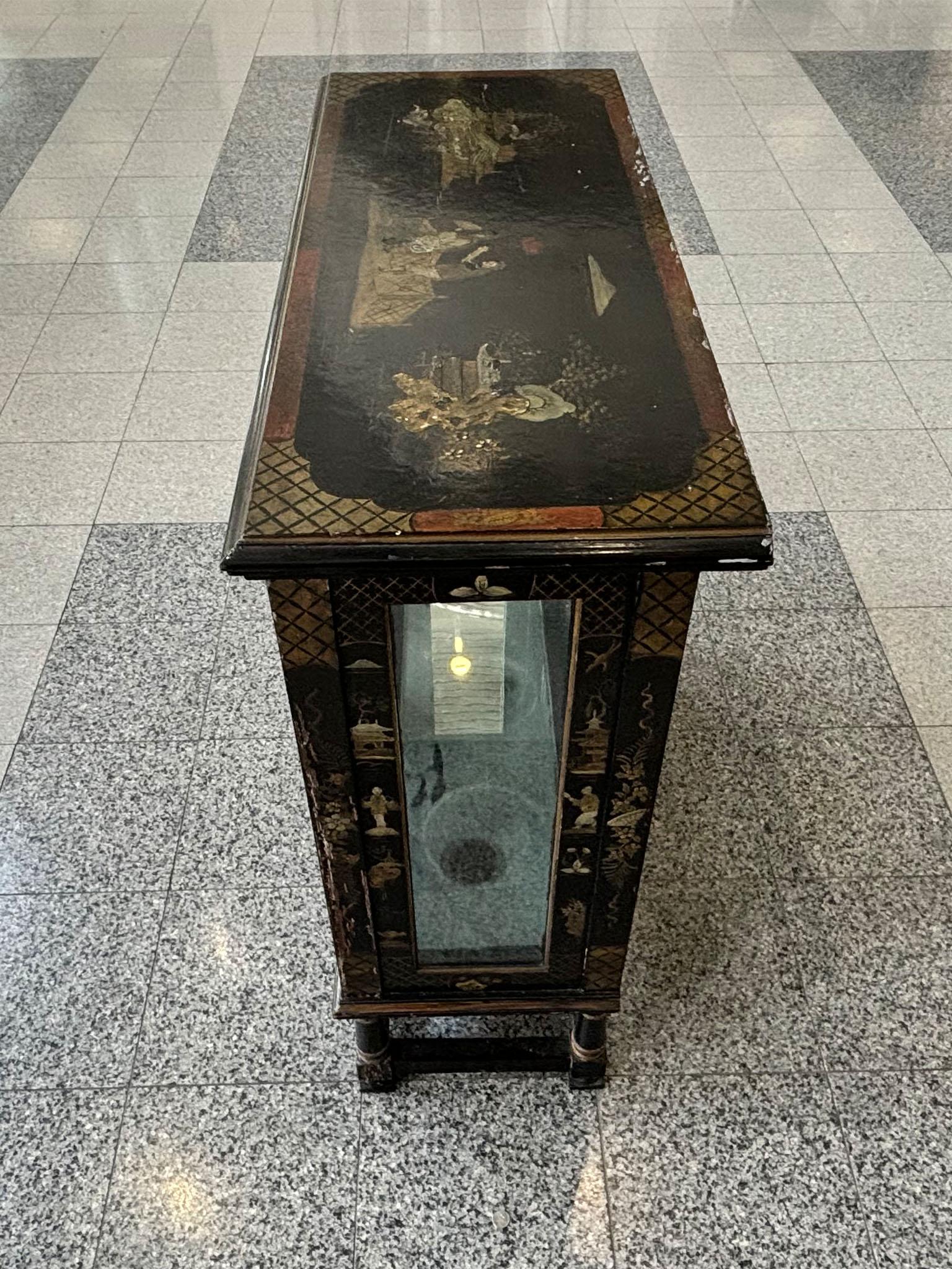 Paire d'anciens armoires chinoiseries ébénisées Bon état - En vente à New York, NY