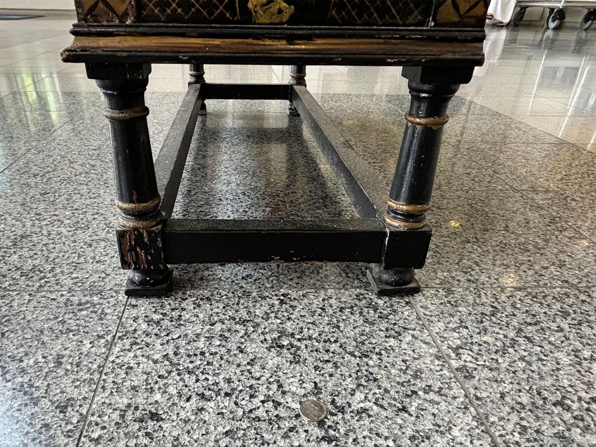 Verre Paire d'anciens armoires chinoiseries ébénisées en vente