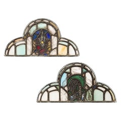 Pareja de antiguos paneles arqueados eclesiásticos de Stained glass