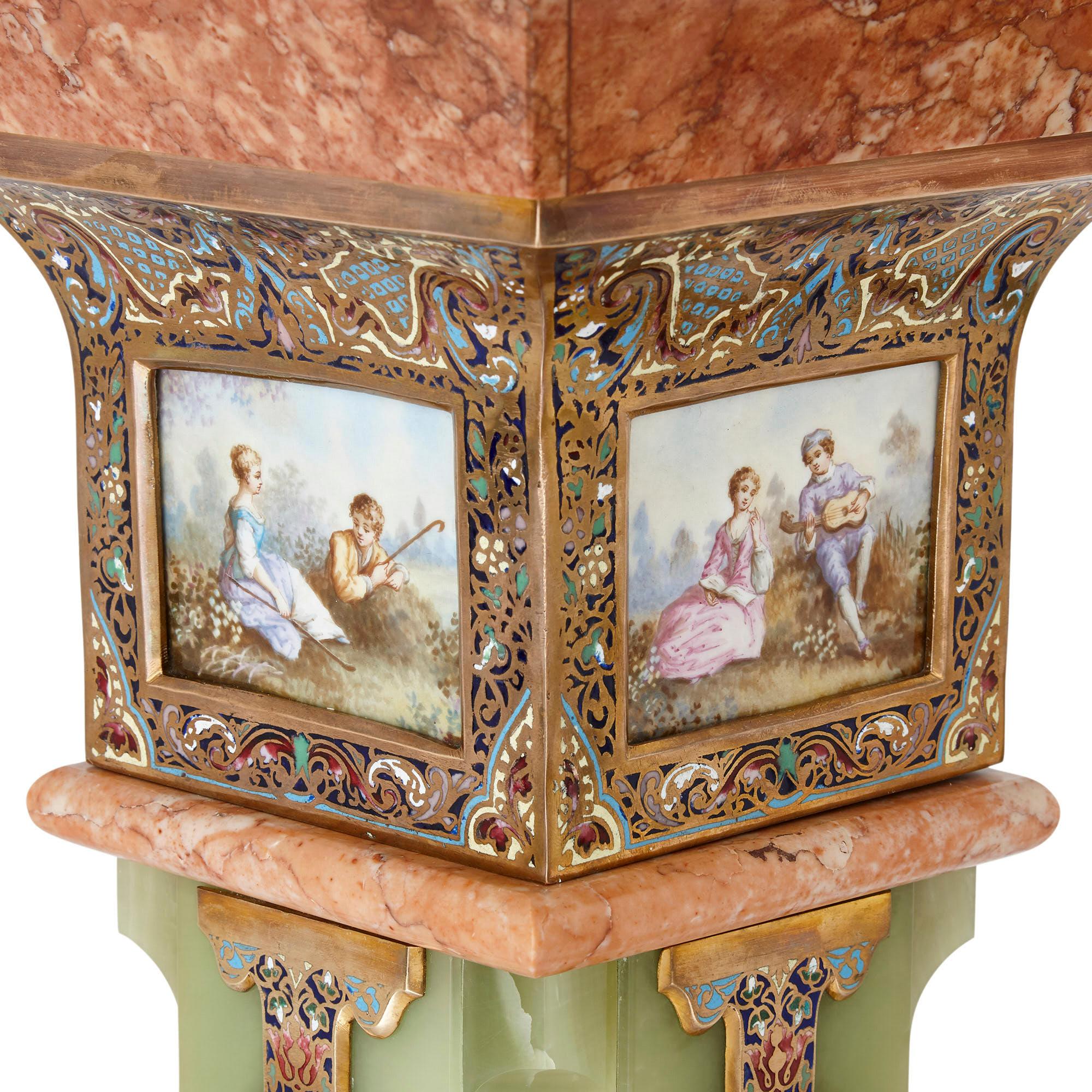 Rococo Paire de piédestaux anciens de style éclectique en onyx et marbre en vente