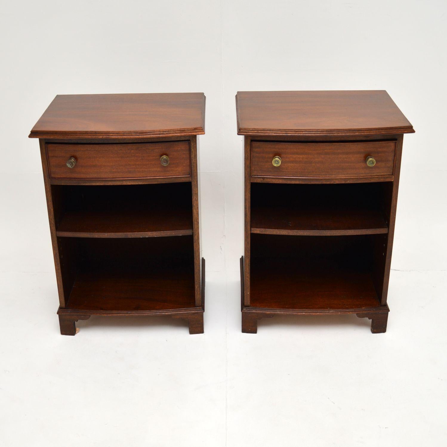 A beautiful and very useful pair of antique Georgian style wooden bow fronted bedside cabinets. These were made in England & they date from around the 1900-1920’s period.

The quality is excellent, these are well made and have a lovely, simple