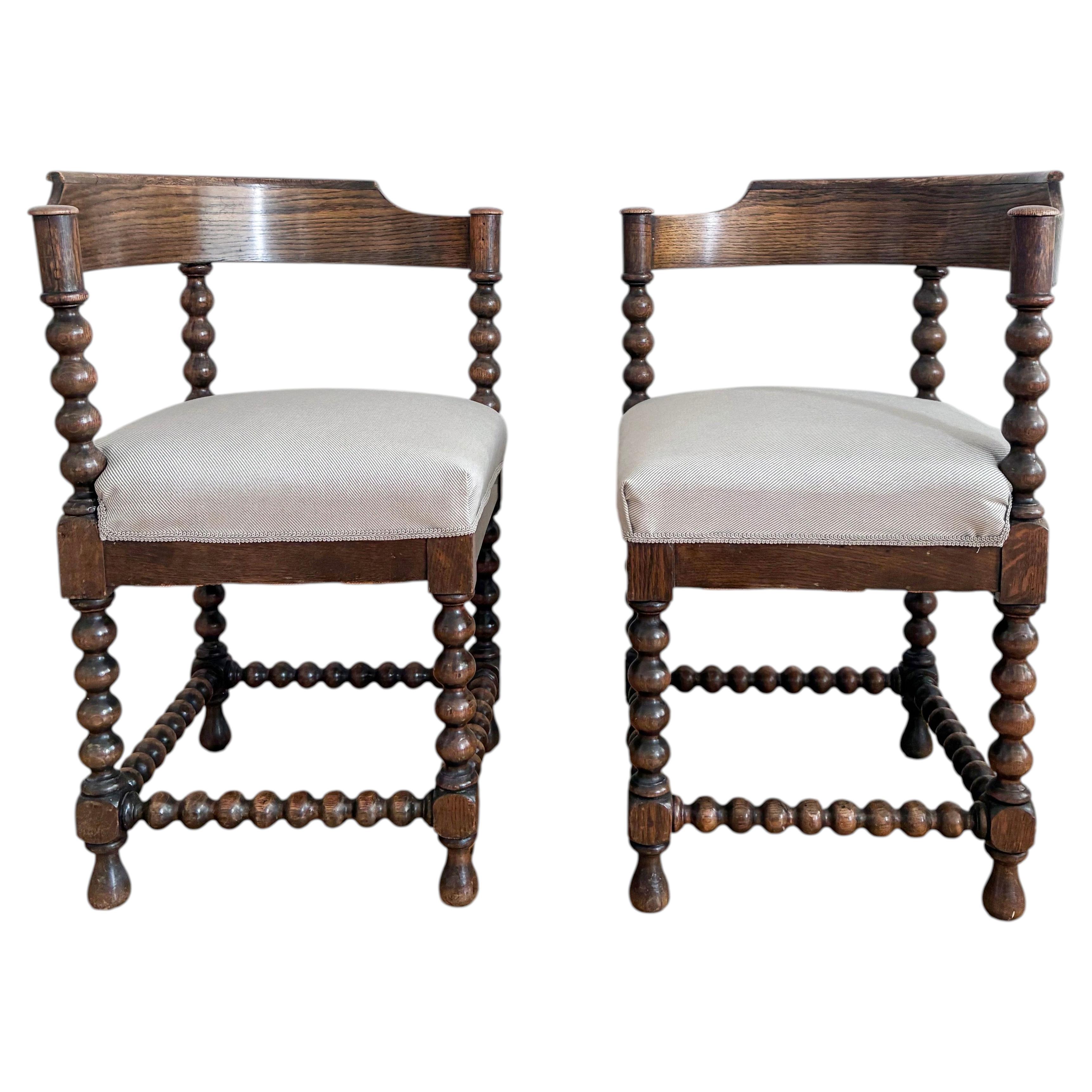 What are bobbin turned legs?