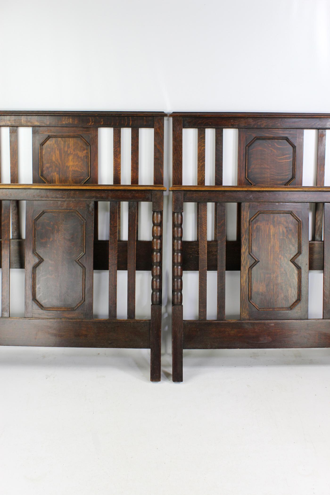 Early 20th Century Pair of Antique Edwardian Oak Single Twin Beds, US Twin Size Bedsteads For Sale